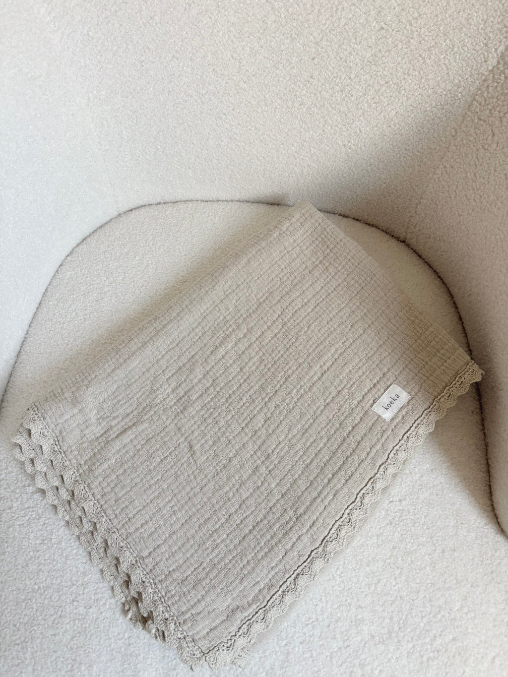 Koeka - beige dekentje in katoen - 75cmx100cm (klein vlekje)