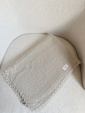 Koeka - beige dekentje in katoen - 75cmx100cm (klein vlekje)