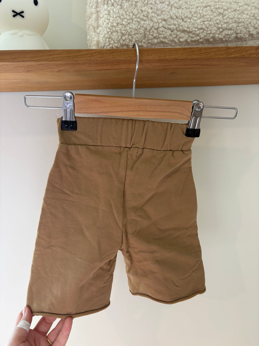 The Simple Folk - bruin shortje - 3/6M
