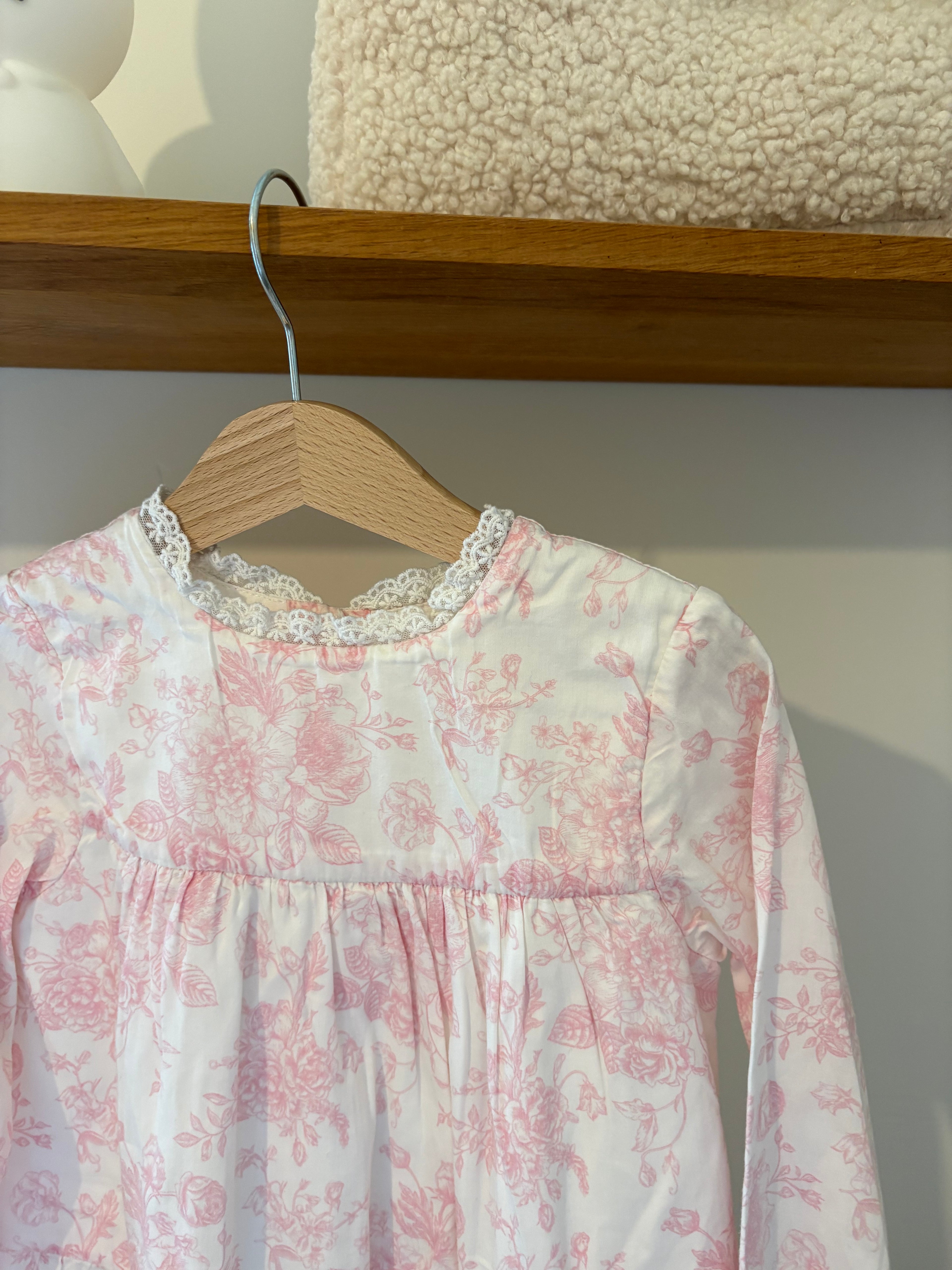 Love By Jackie - roze jurkje met broderie kraag - 4Y