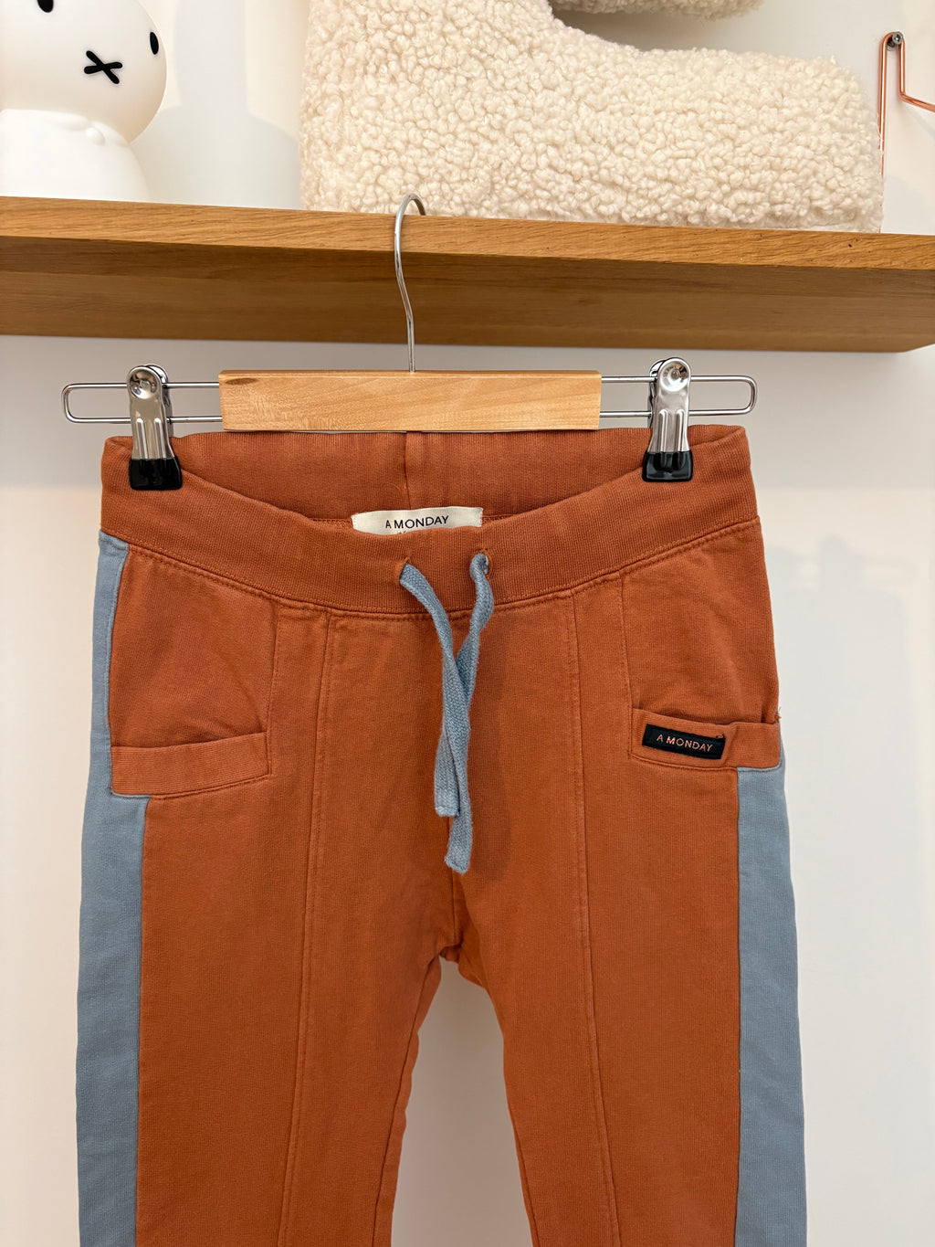A Monday In Copenahgen - bruine broek - 8Y