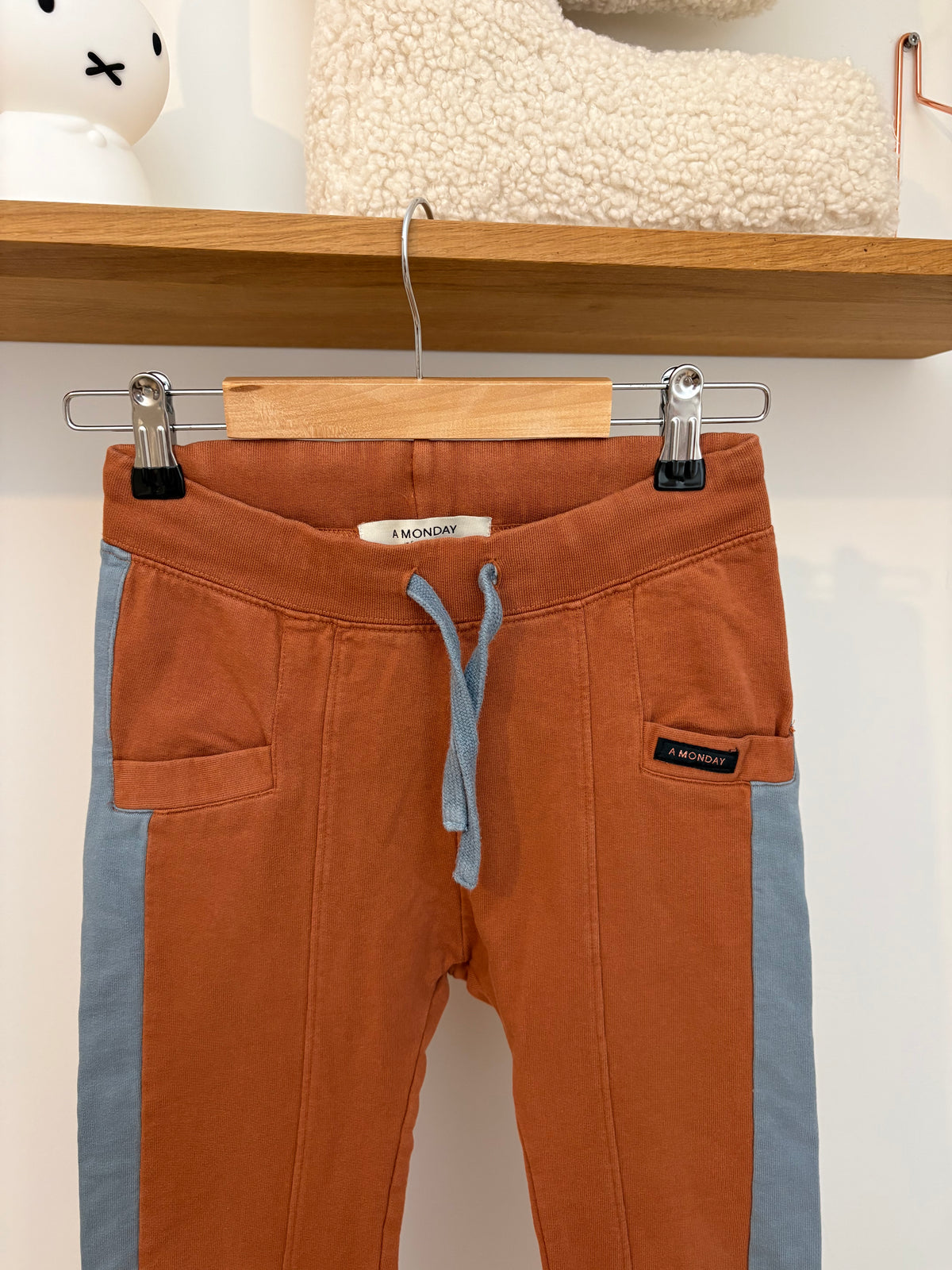 A Monday In Copenahgen - bruine broek - 8Y