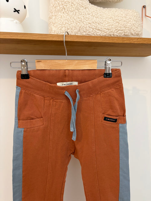 A Monday In Copenahgen - bruine broek - 8Y