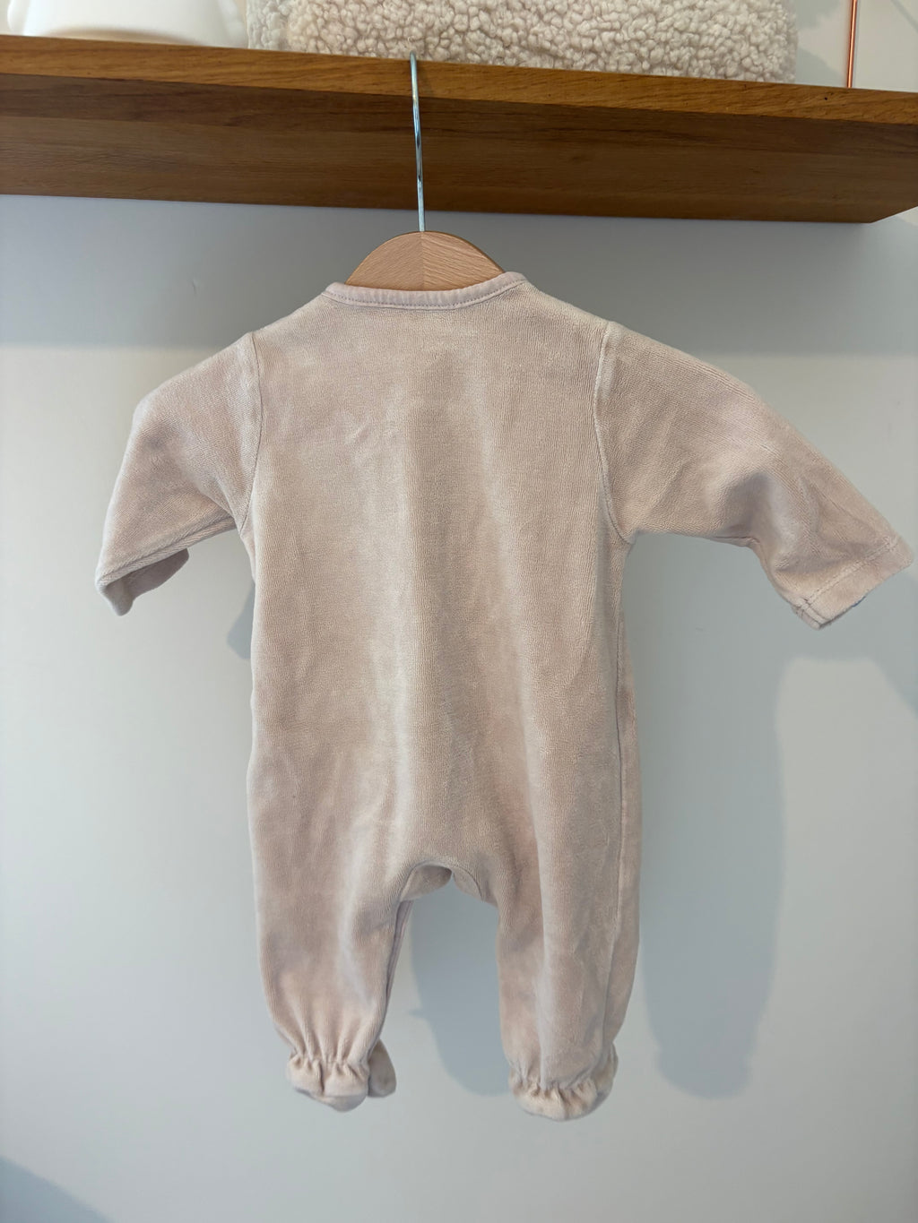 Noukies - beige pyjama met diertjes - 56