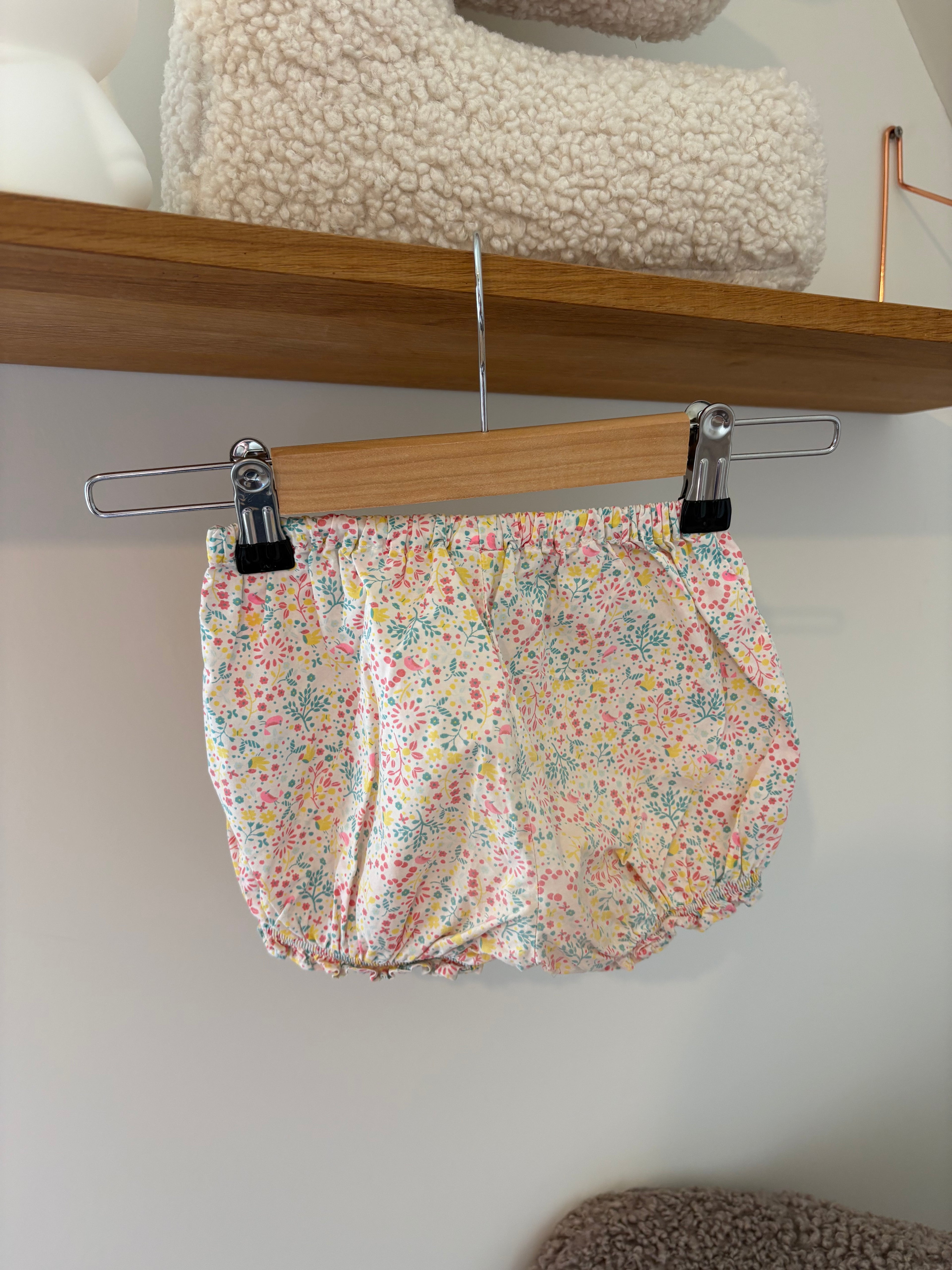 Petit Bateau - luchtig shortje - 74