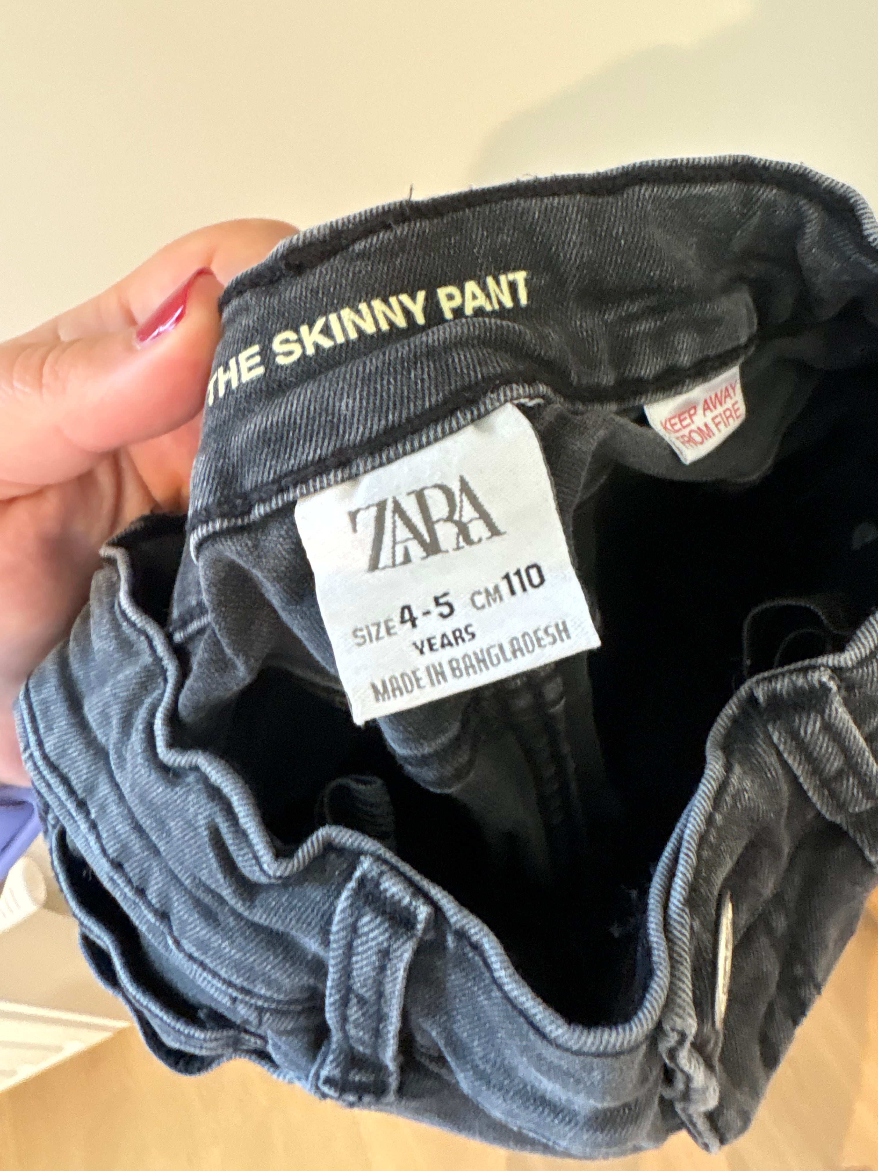 Zara - zwarte jeans - 110
