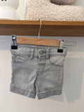 Hema - grijs shortje - 62