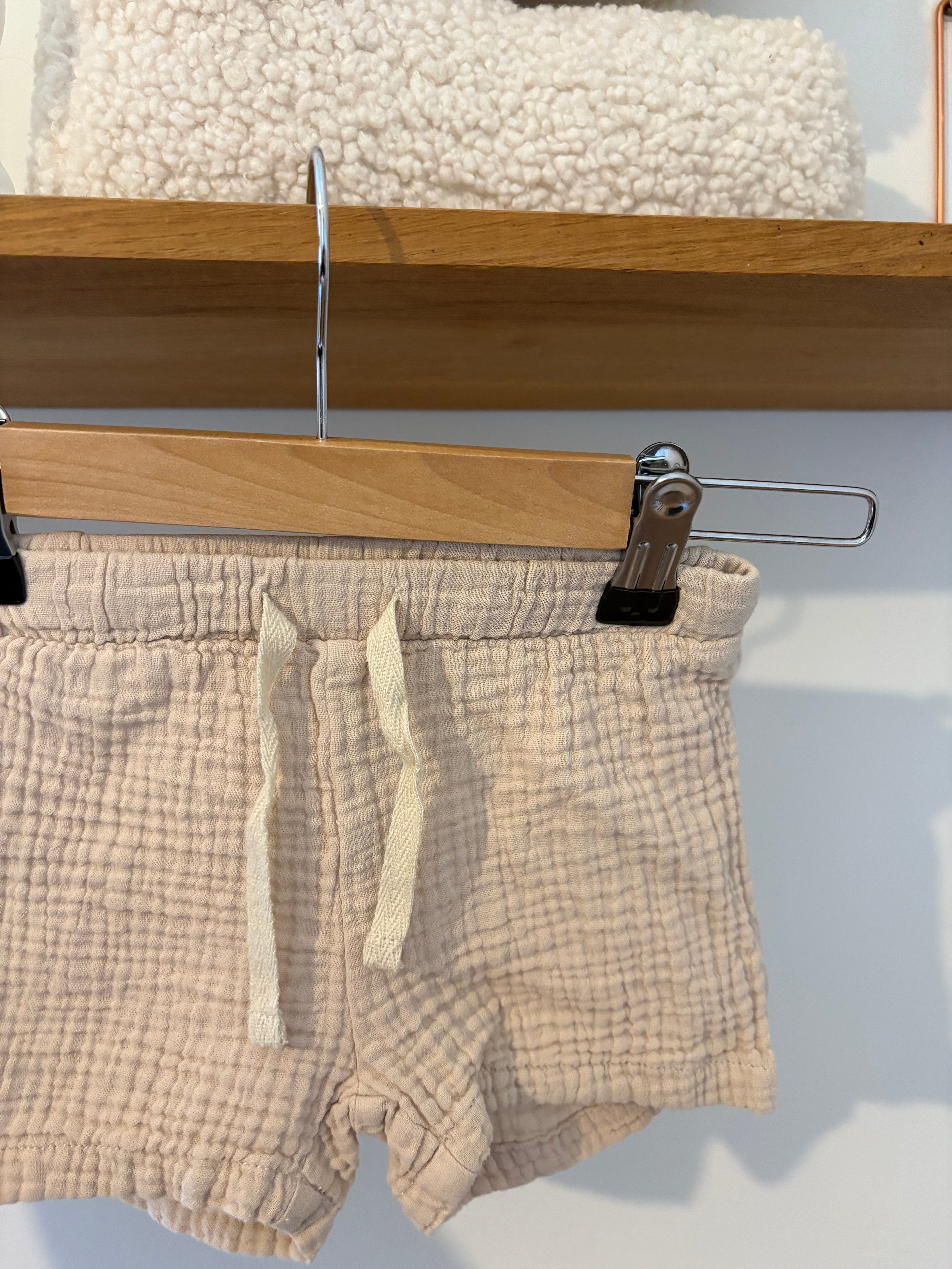 Hema - beige tetra shortje - 74
