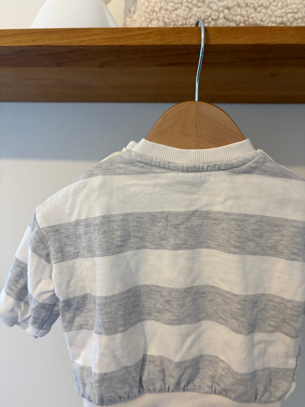 H&M - truitje gestreept - 68