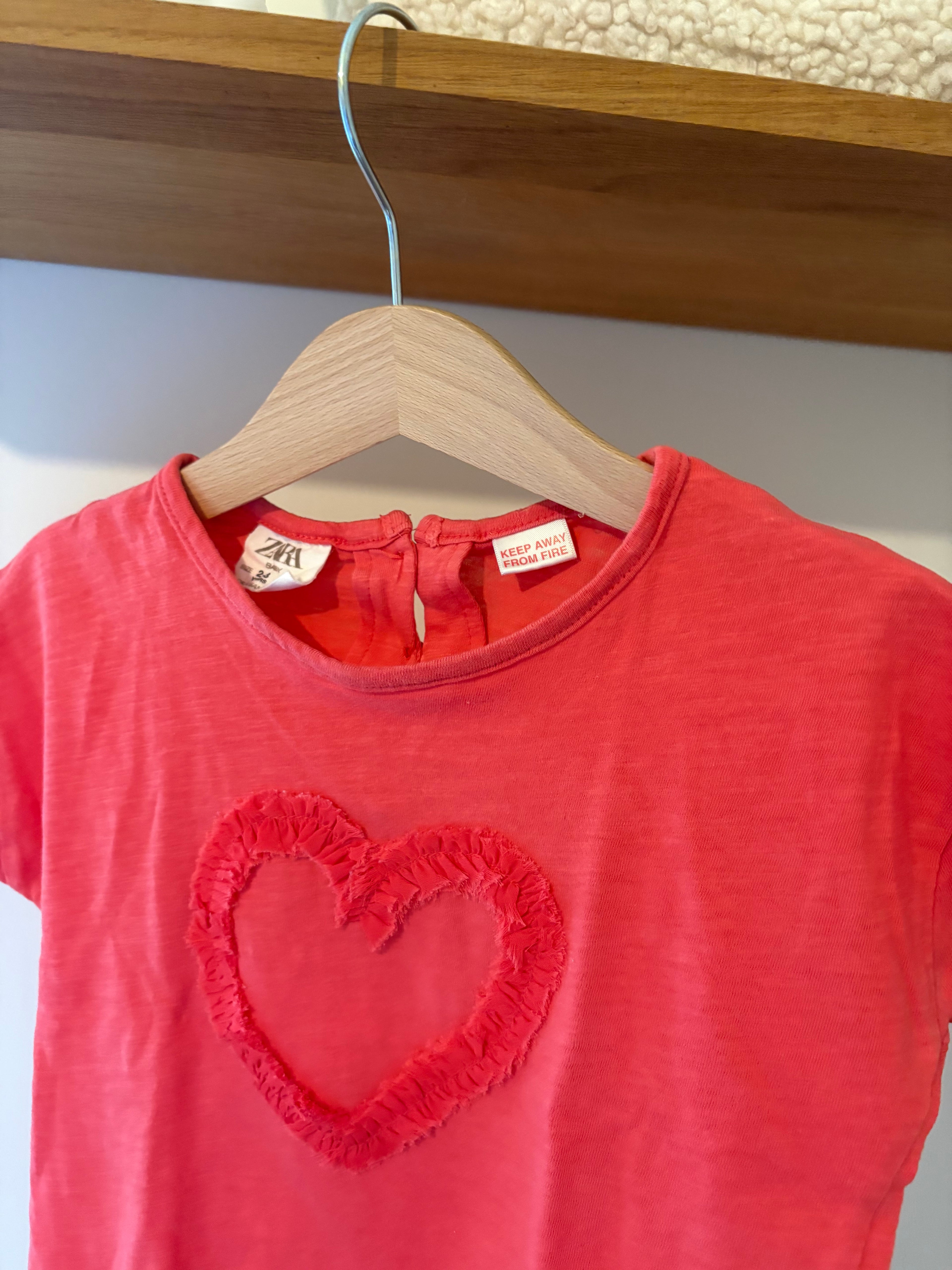 Zara - tshirt hartje - 98