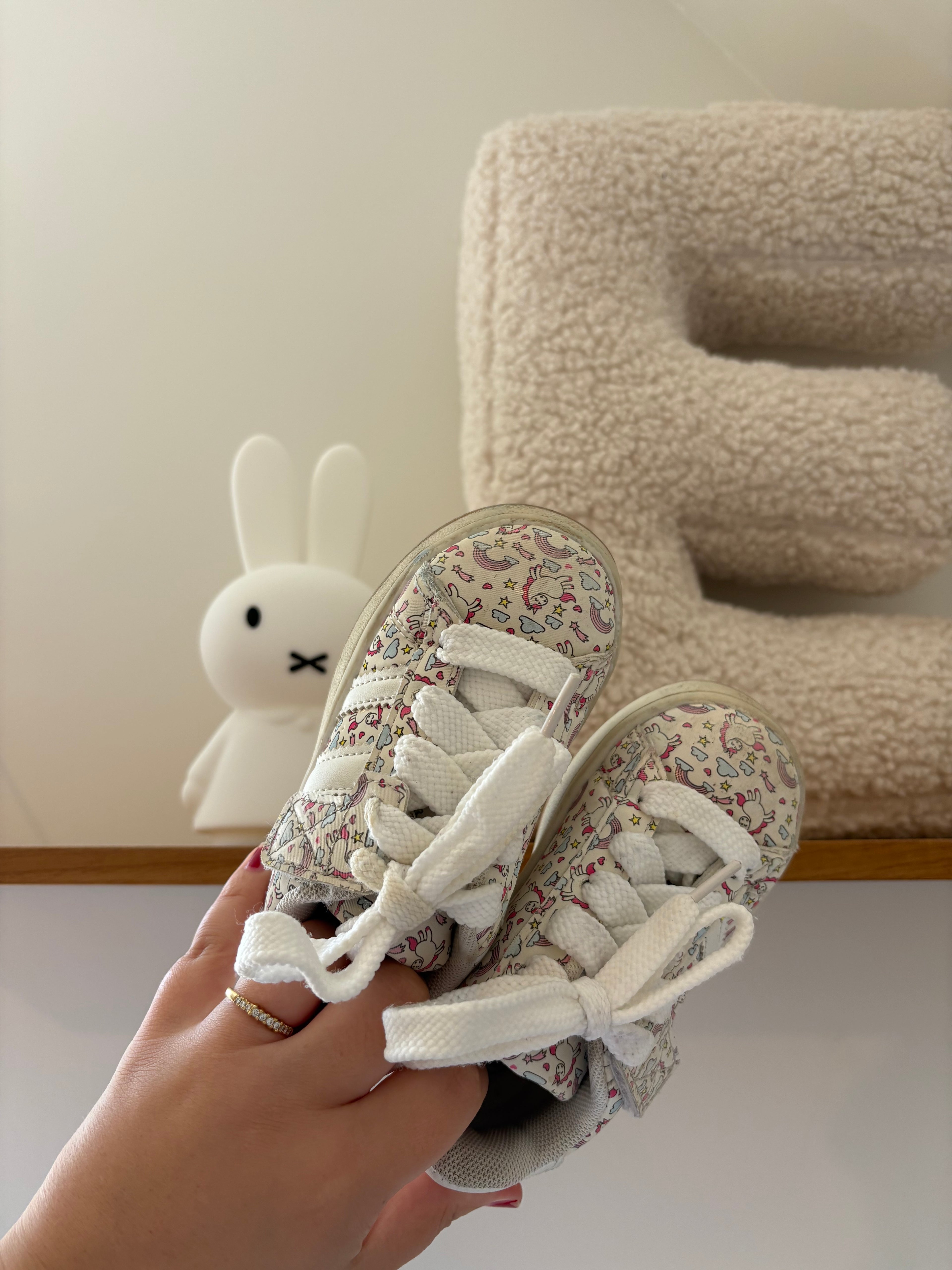 Sneakers - 25
