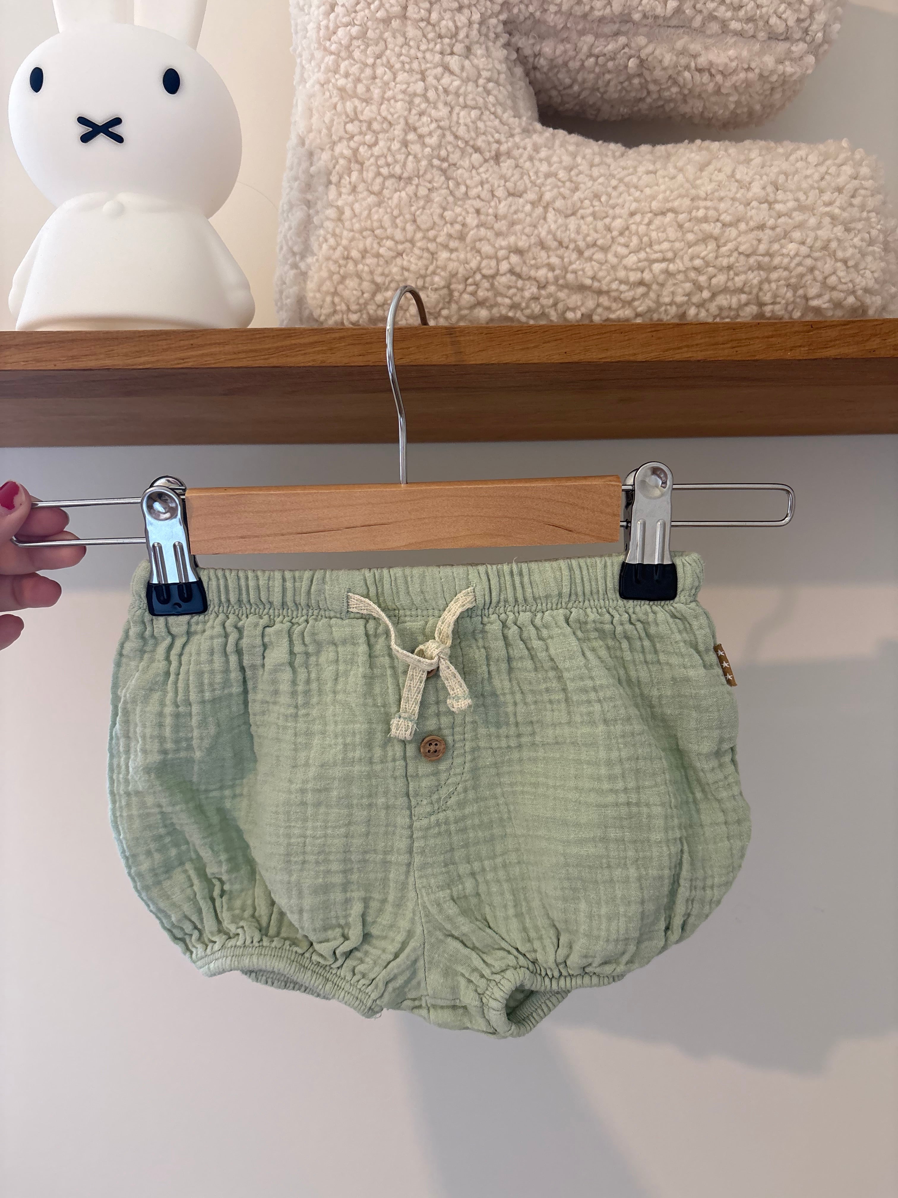 Hema - groen tetra shortje - 74
