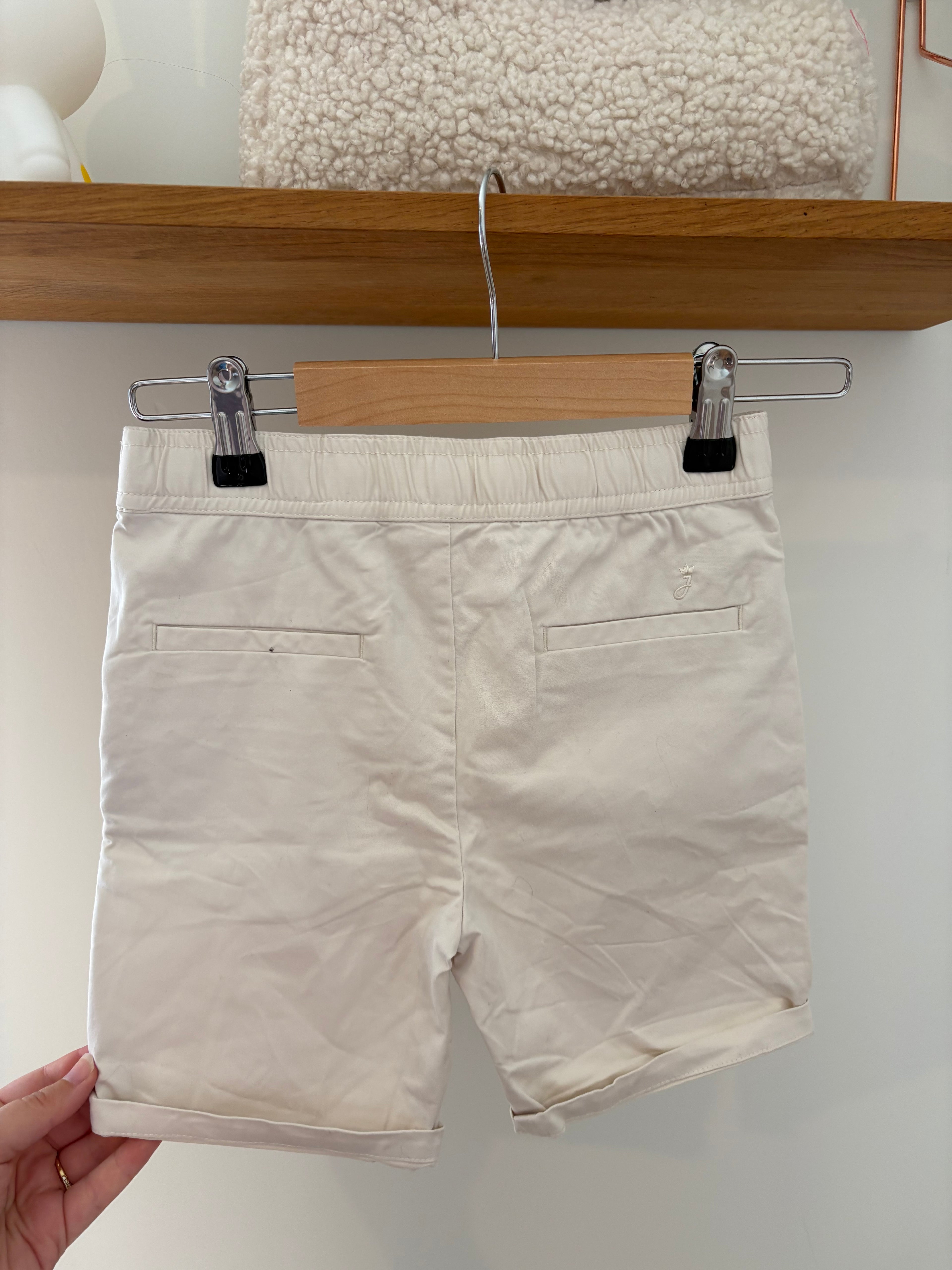 Jacadi - witte short - 116 (klein vlekje)