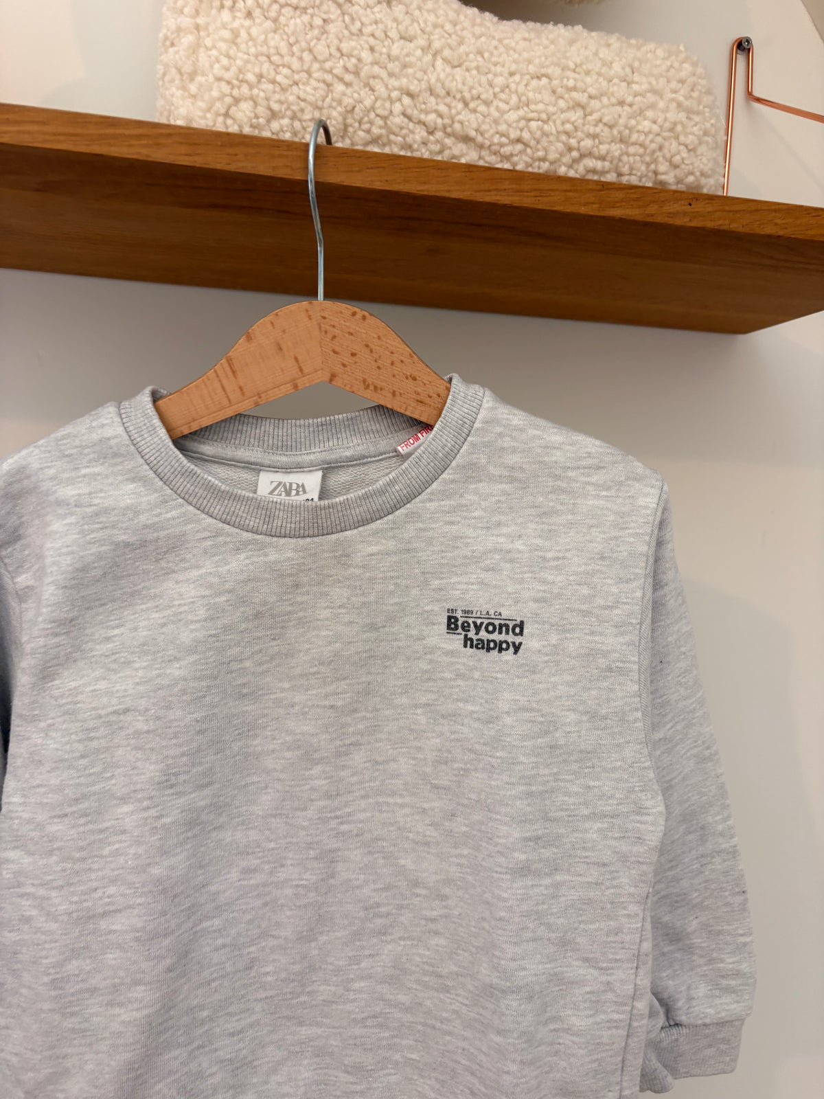 Zara - sweater Beyond Happy - 104