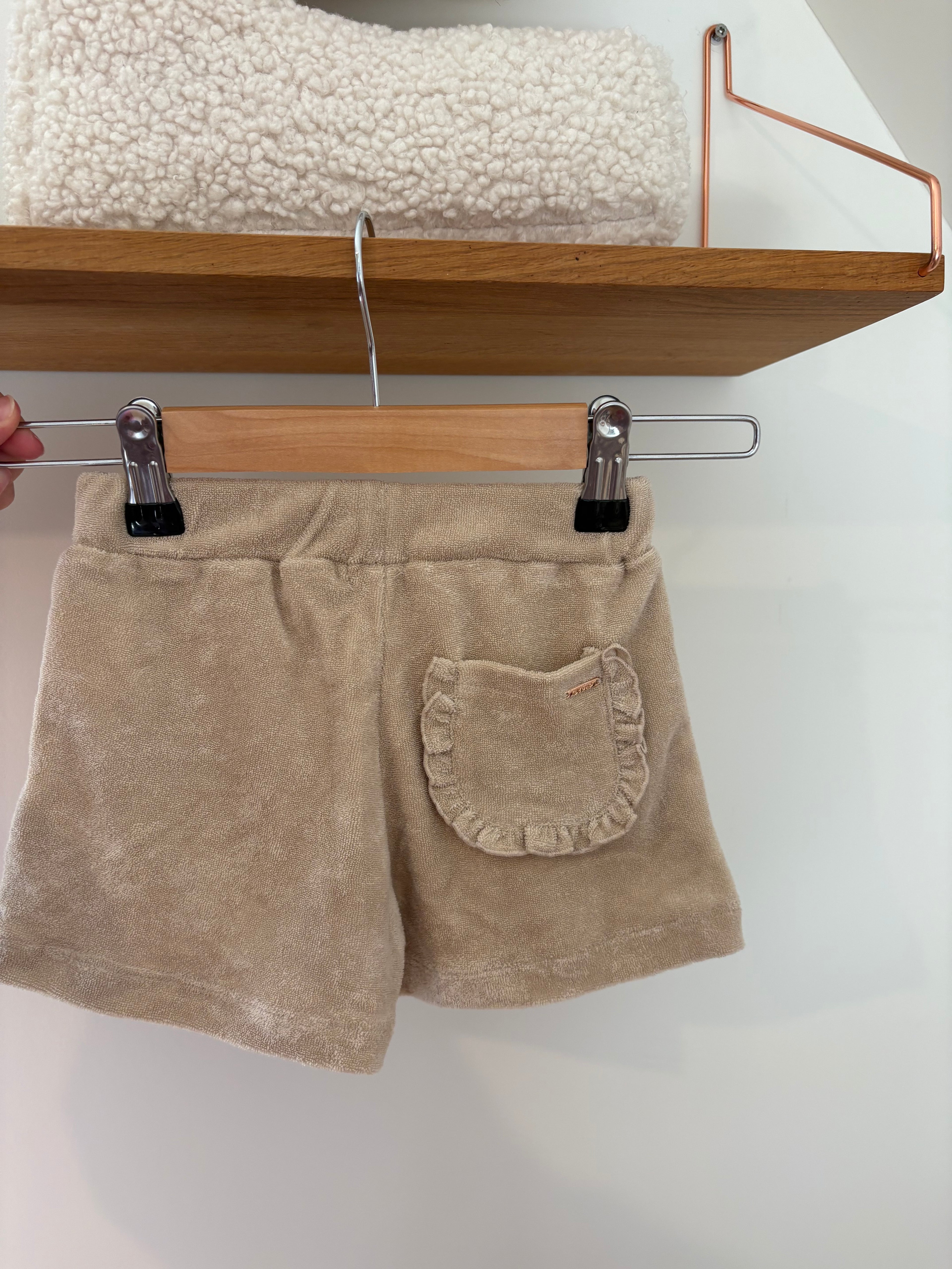 Gymp - beige shortje - 98
