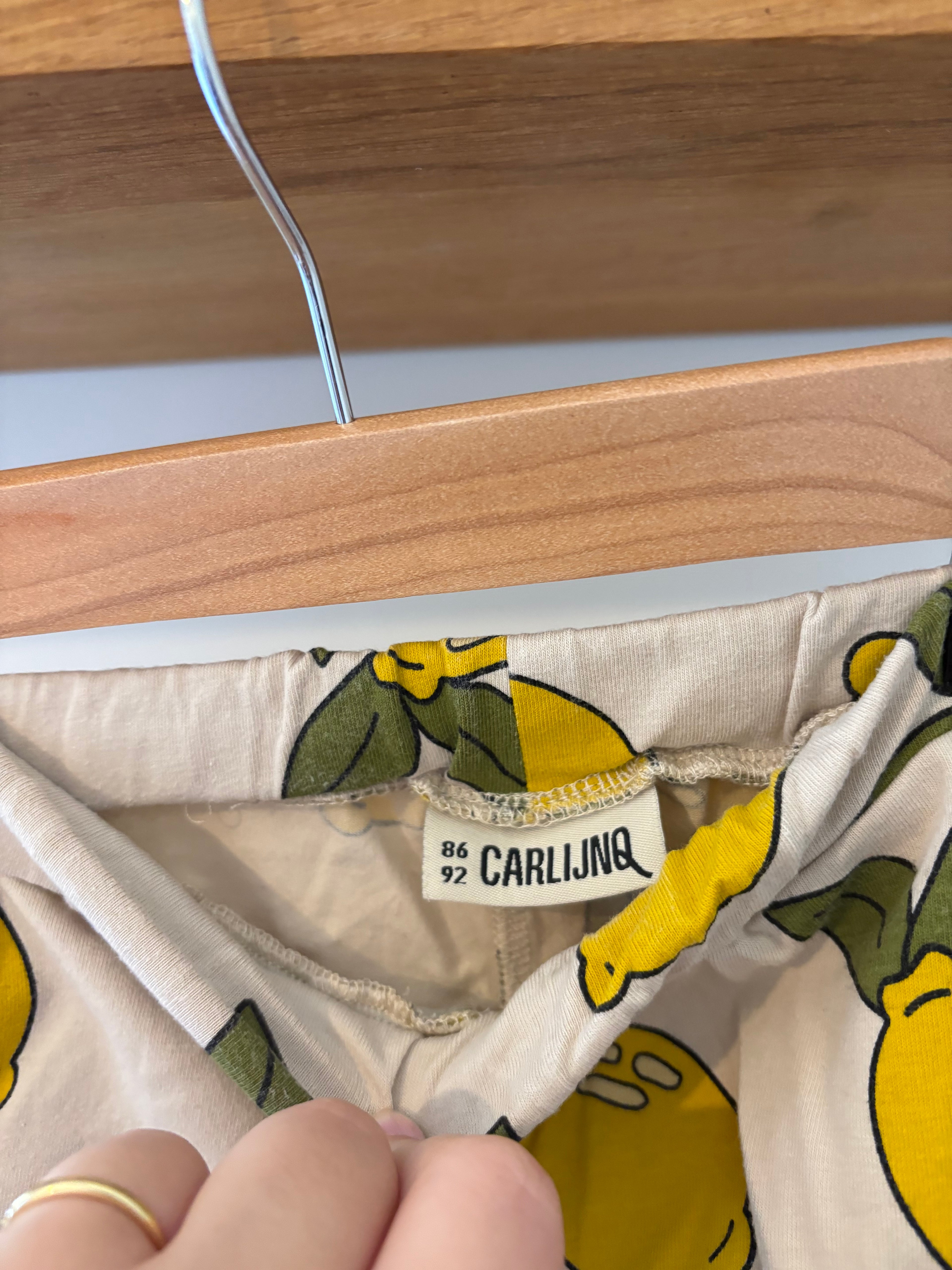 CarlijnQ - kort shortje citroenen - 86/92