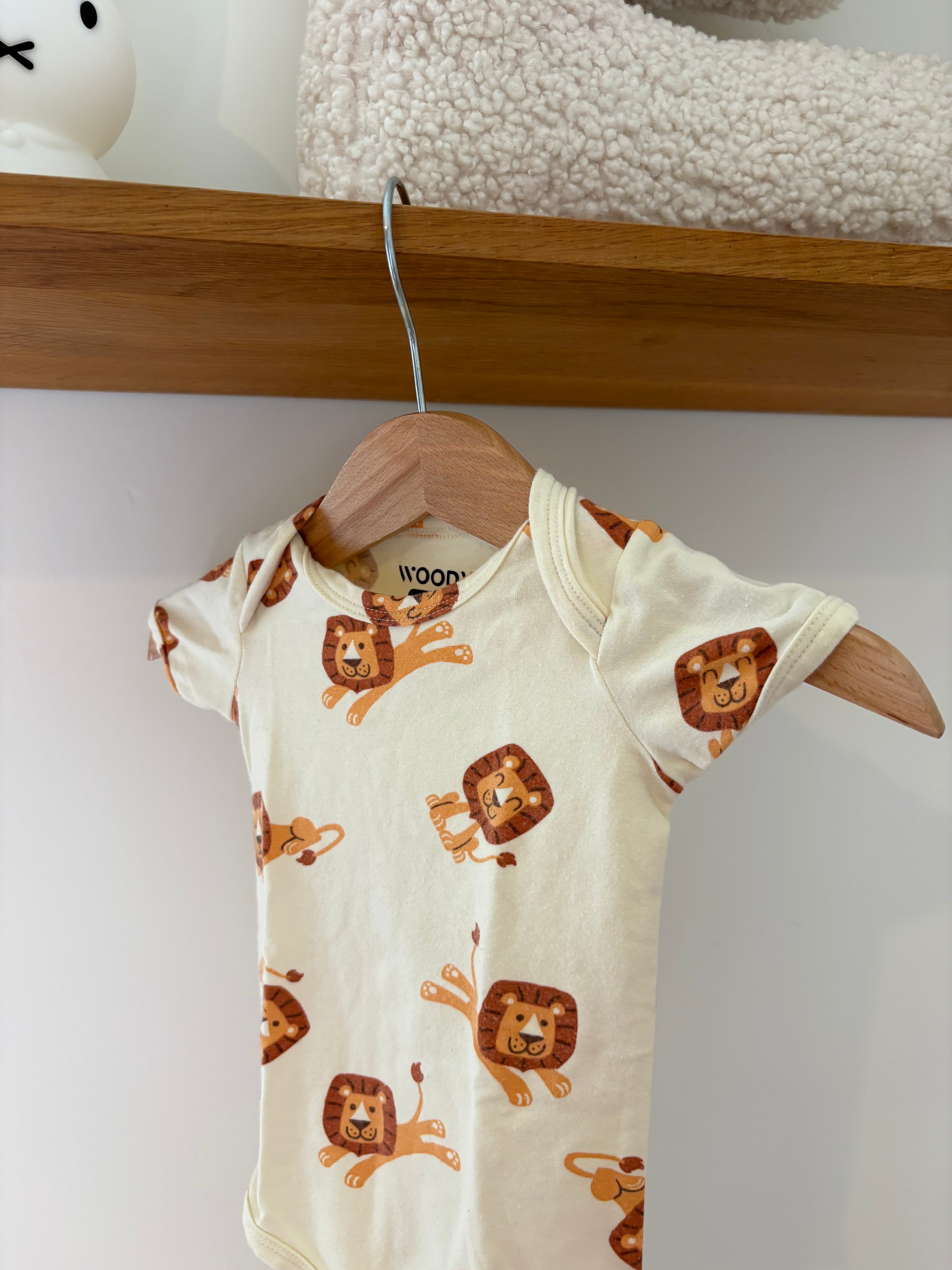 Woody - body leeuw - 6M