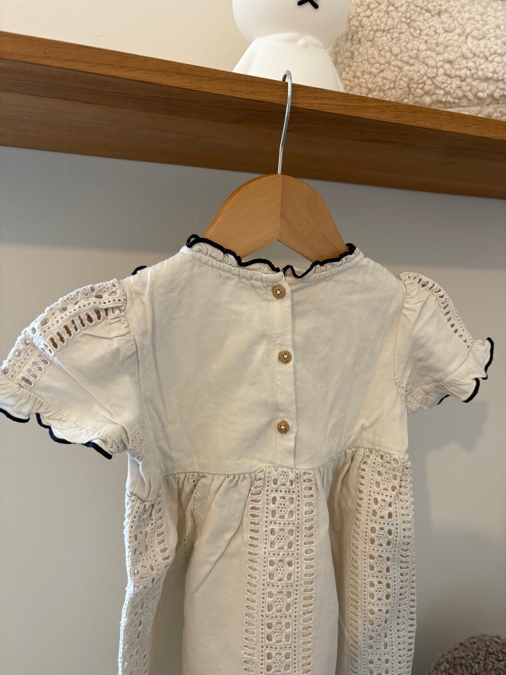 Zara - jurkje wit/blauw met broderie - 2Y