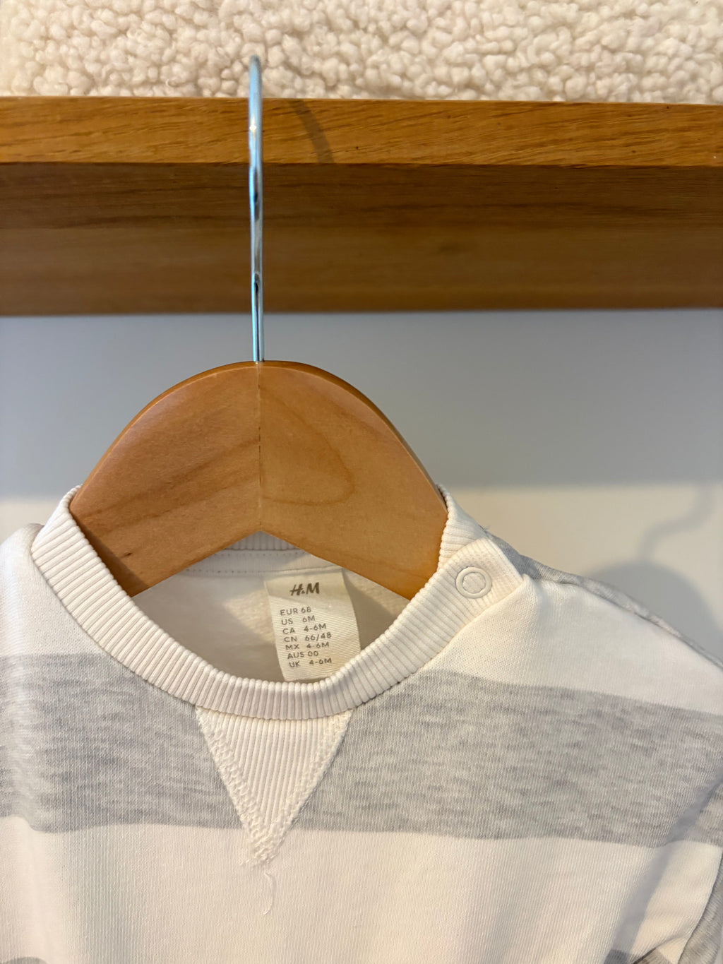H&M - truitje gestreept - 68