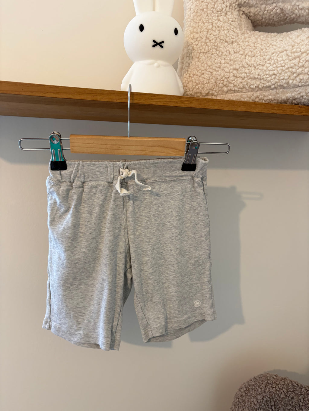 Petit Bateau - grijze short - 5Y