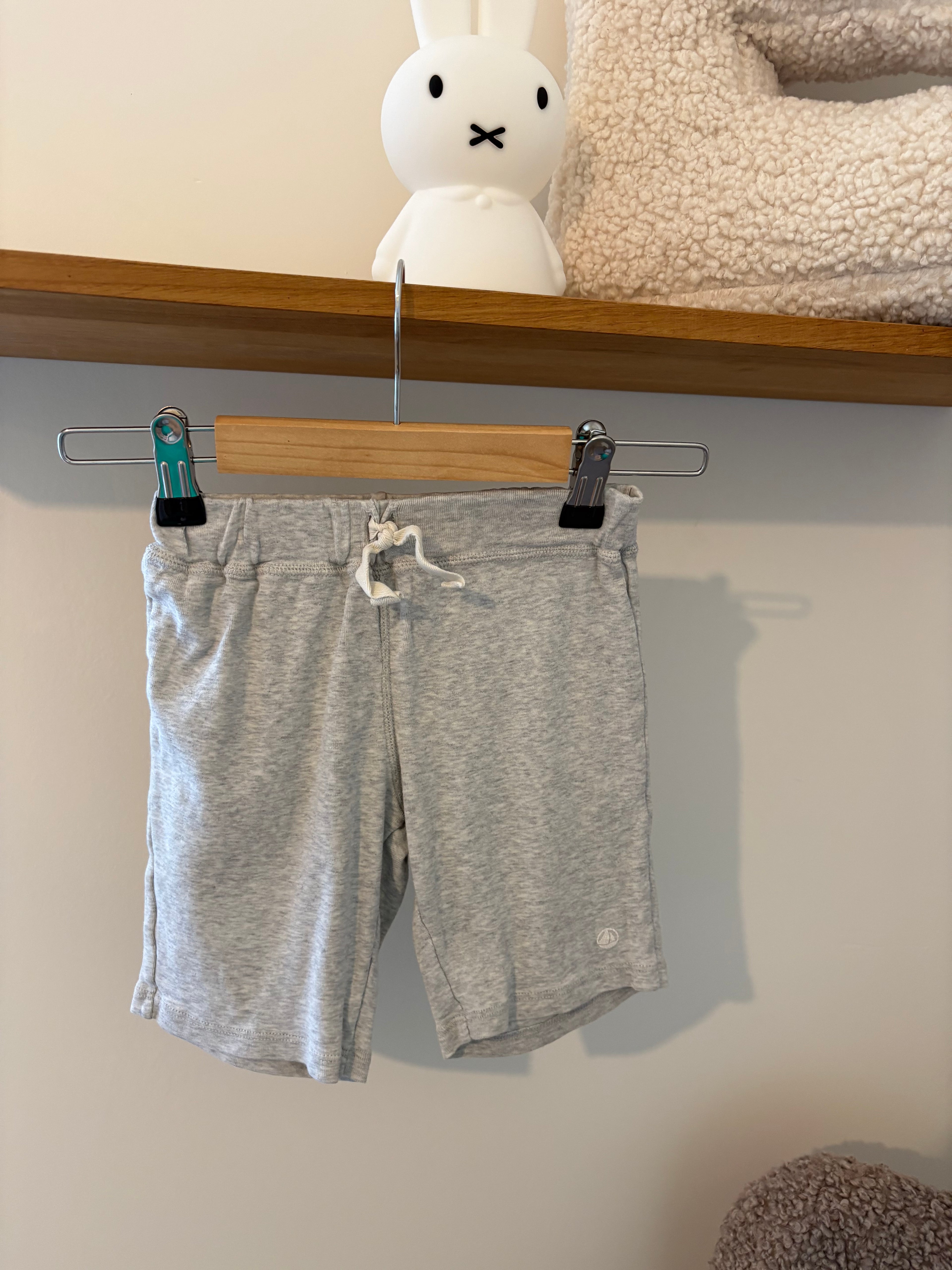 Petit Bateau - grijze short - 5Y