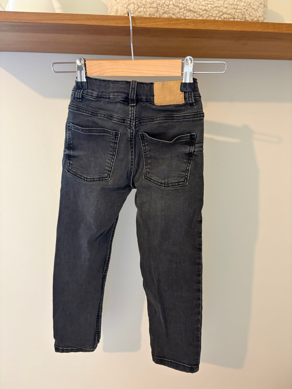 Zara - zwarte jeans - 110
