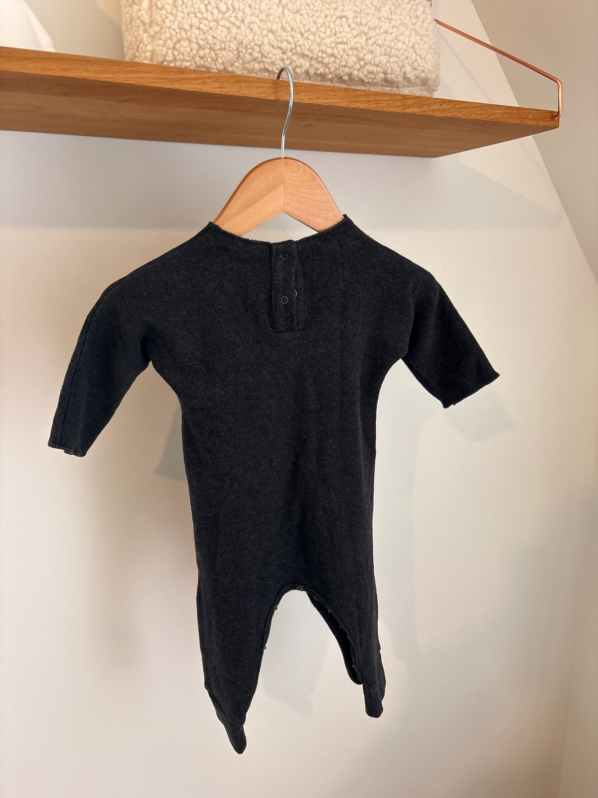 Pequeno Tocon - zwart boxpakje - 6M