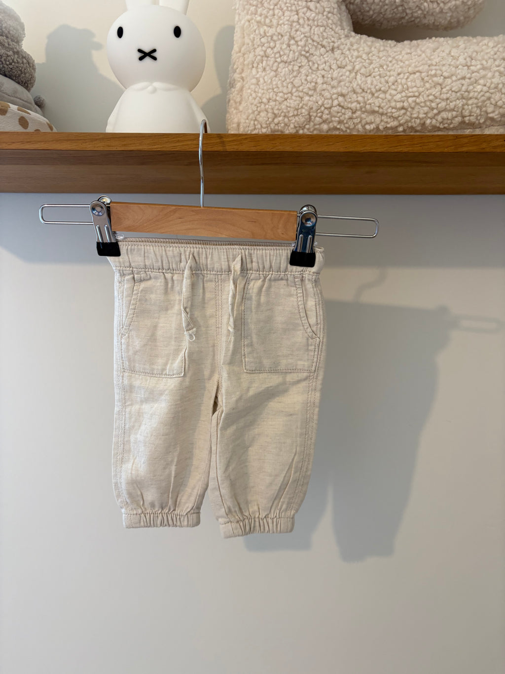 C&A - beige broekje - 3M
