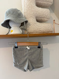 H&M - groen shortje met hoedje - 74