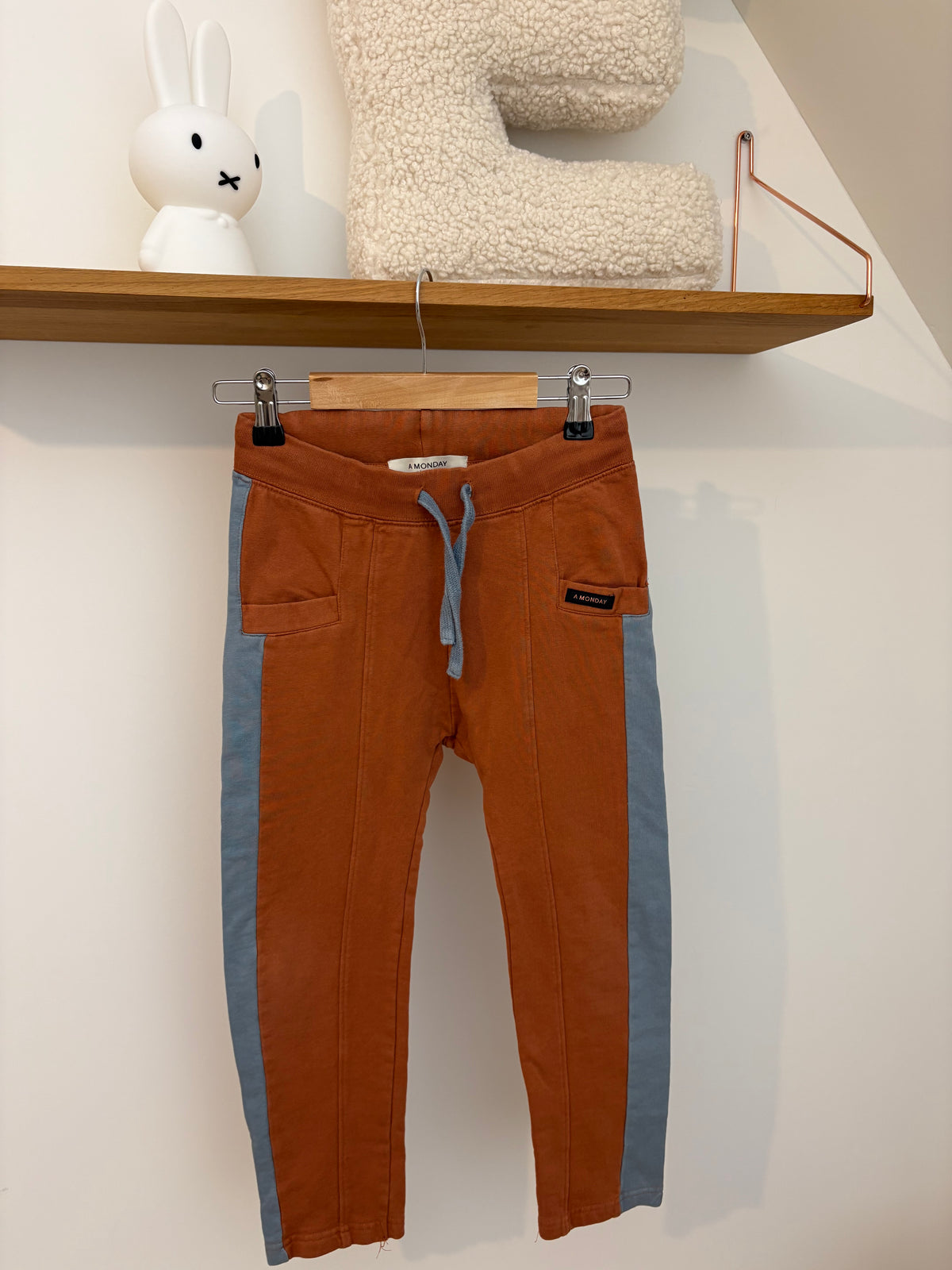 A Monday In Copenahgen - bruine broek - 8Y