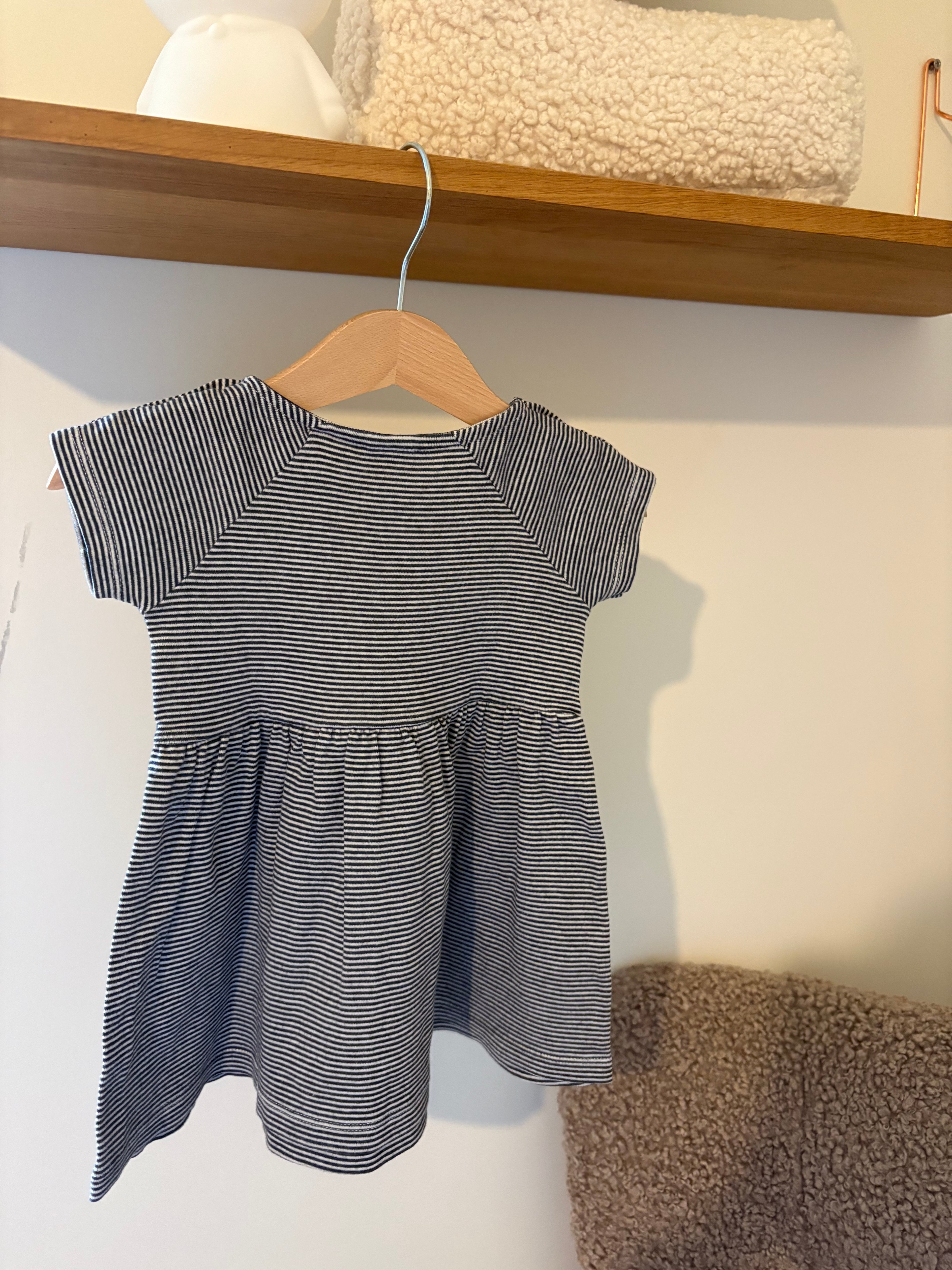 Petit Bateau - gestreept jurkje met strikje - 74