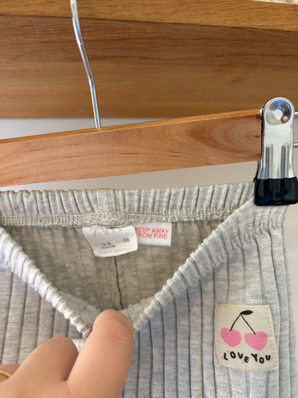 Zara- grijs los broekje - 68