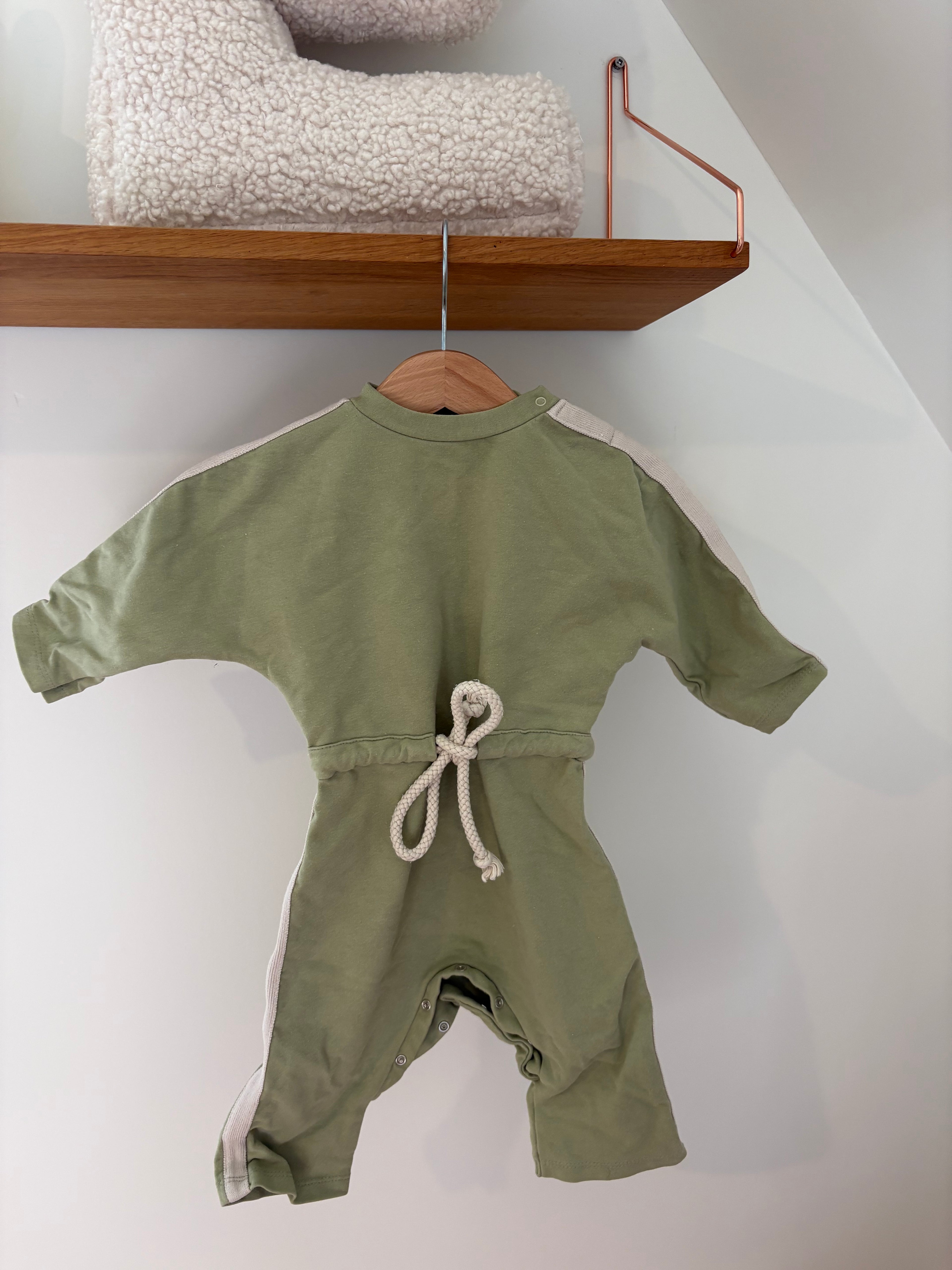 Bonnie & The Gang - groene jumpsuit - 3/6M