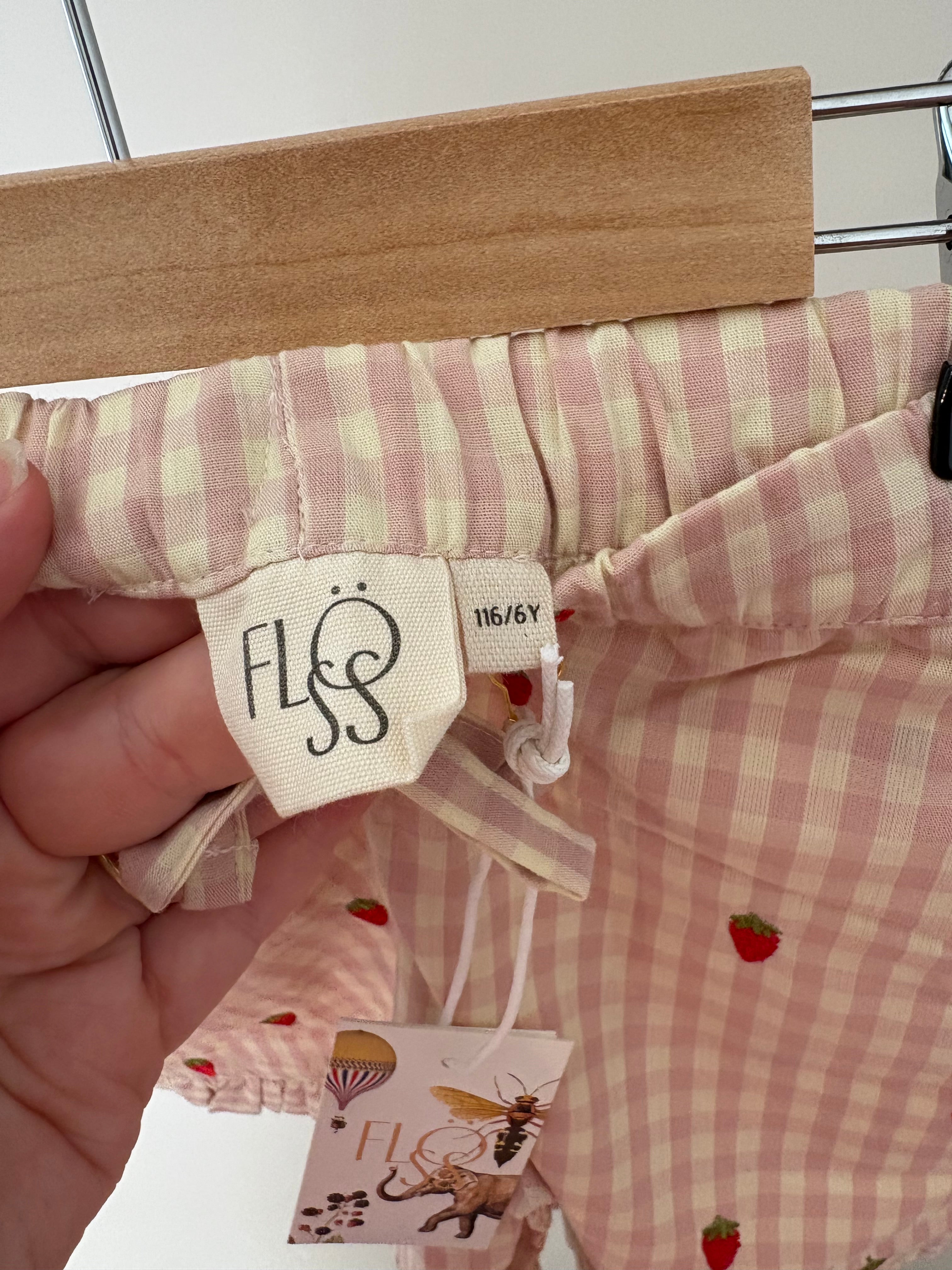 Floess - short met aardbeien - 116