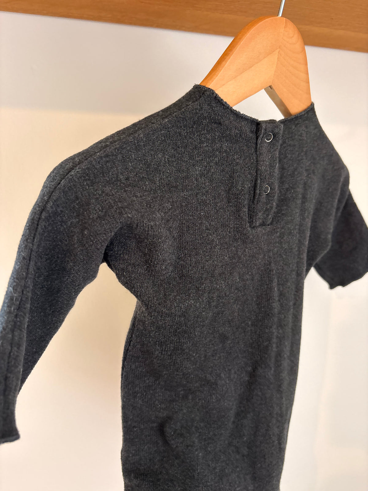 Pequeno Tocon - zwart boxpakje - 6M
