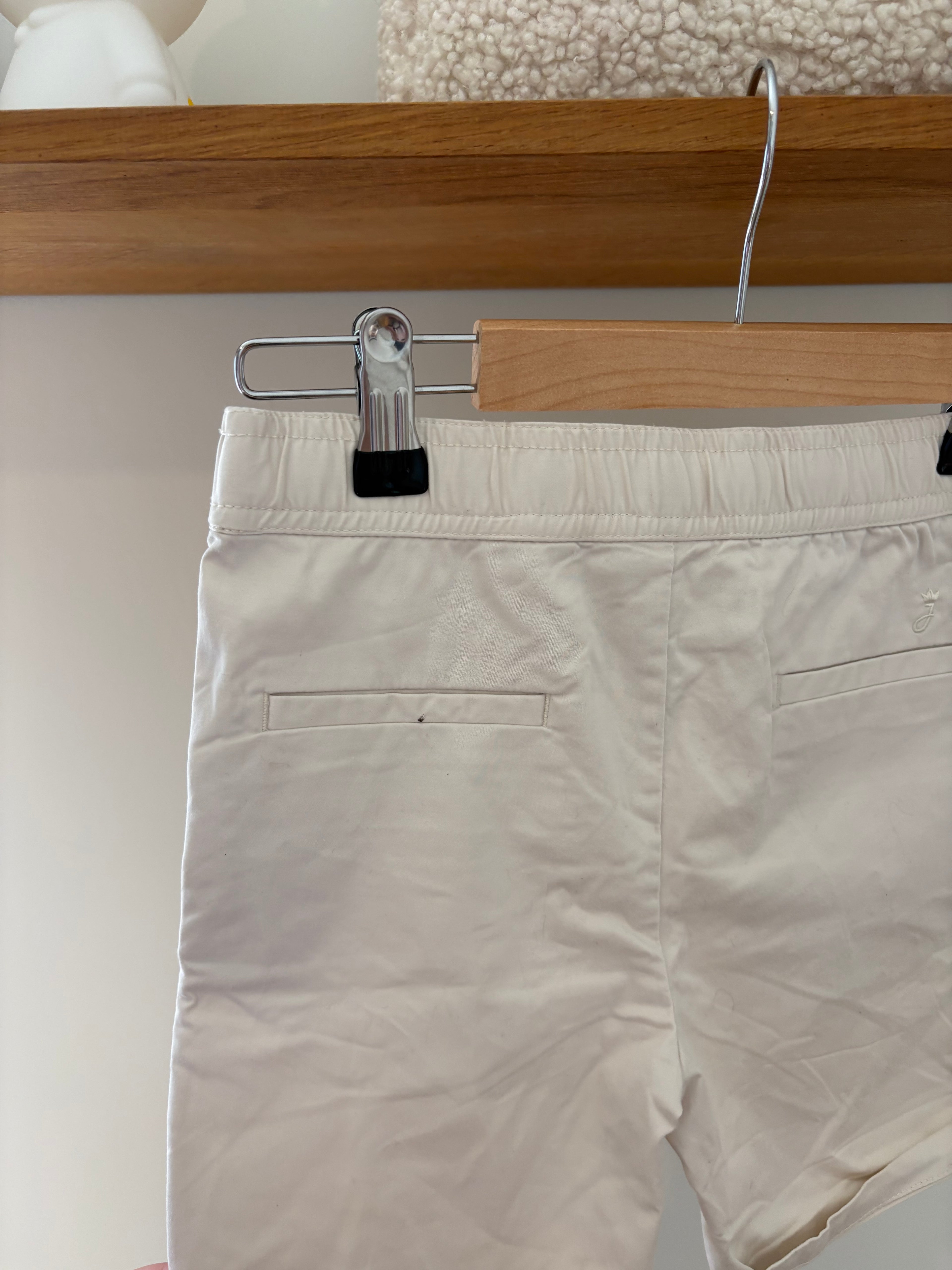 Jacadi - witte short - 116 (klein vlekje)