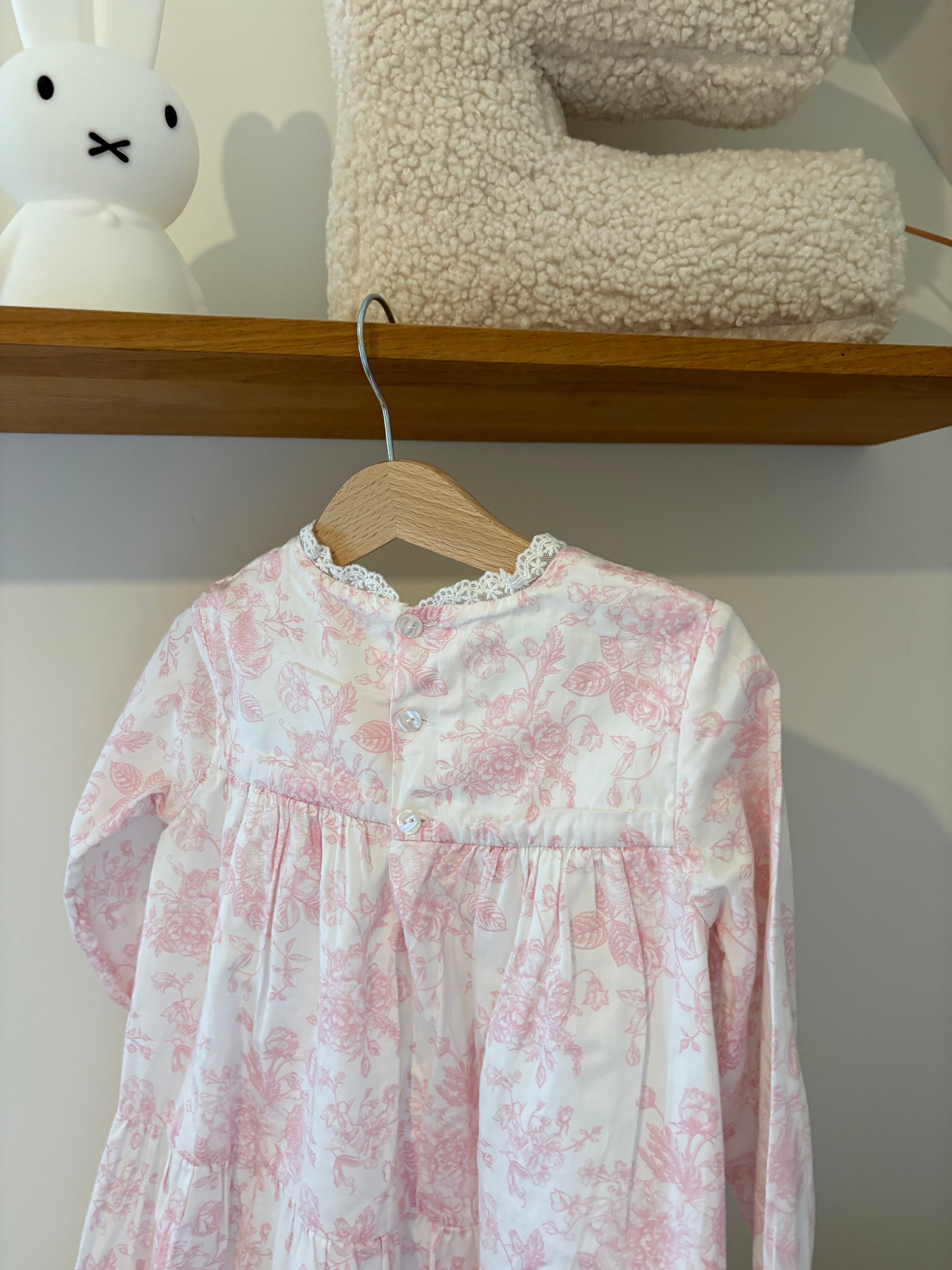 Love By Jackie - roze jurkje met broderie kraag - 4Y