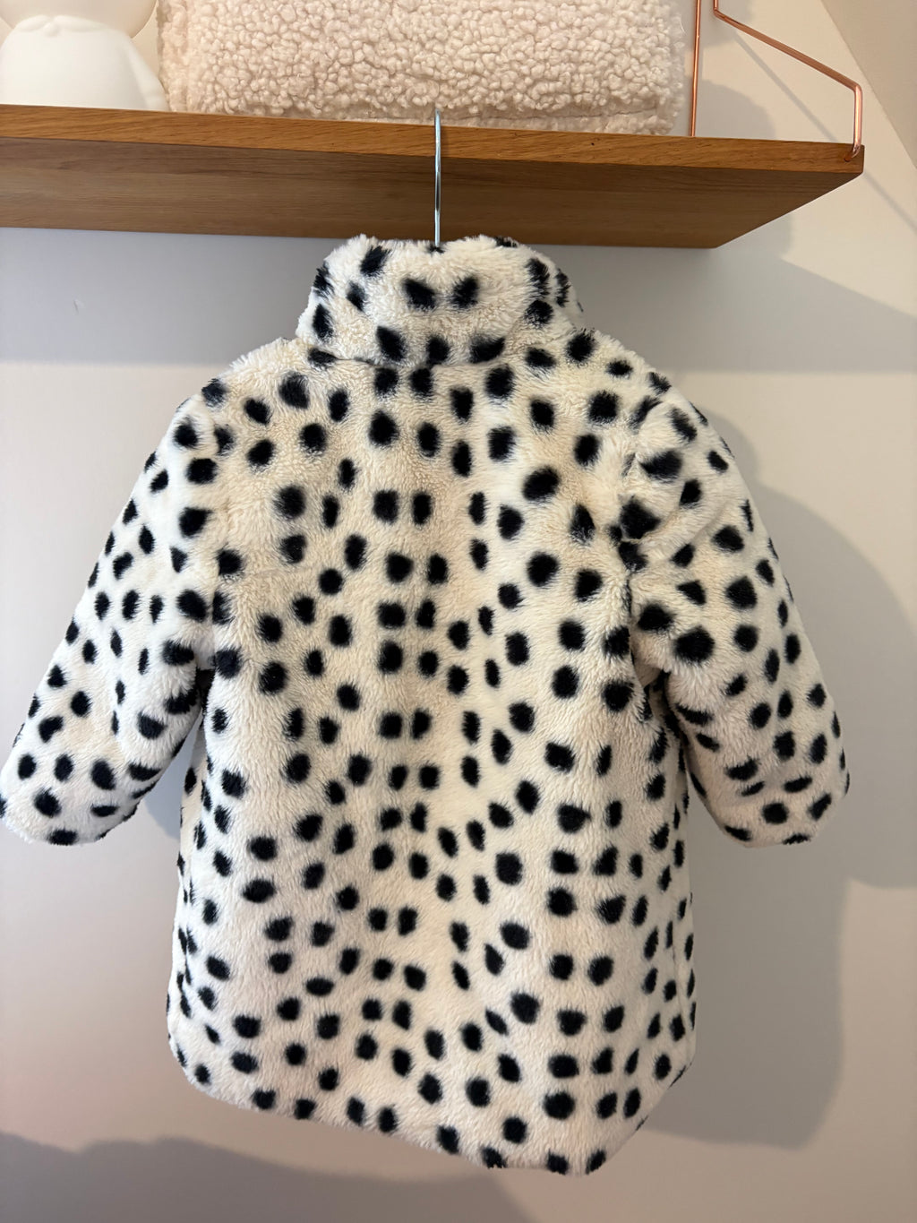 Hema - witte jas met zwarte stippen - 86/92
