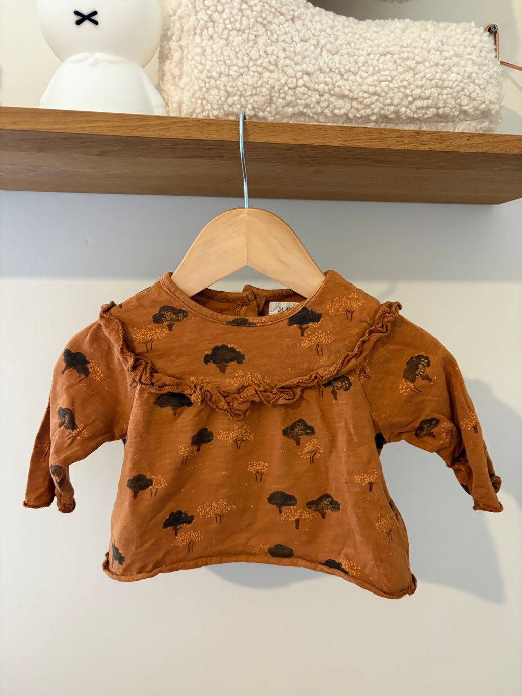 Play Up - oranje/oker truitje met print - 6M