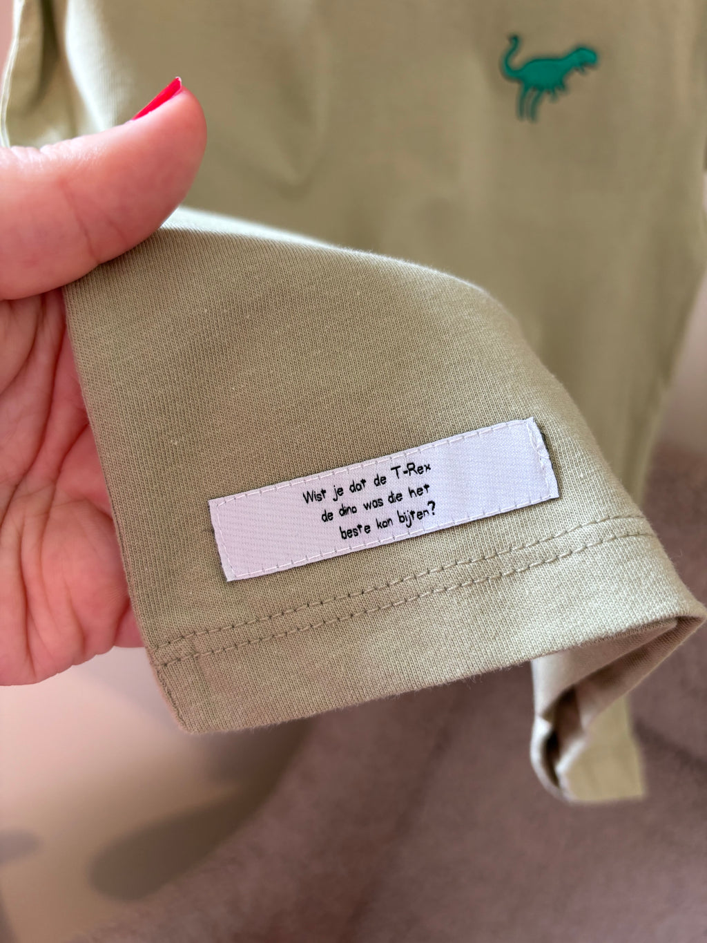 Wist je dat - groene tshirt met dino- 5/6Y