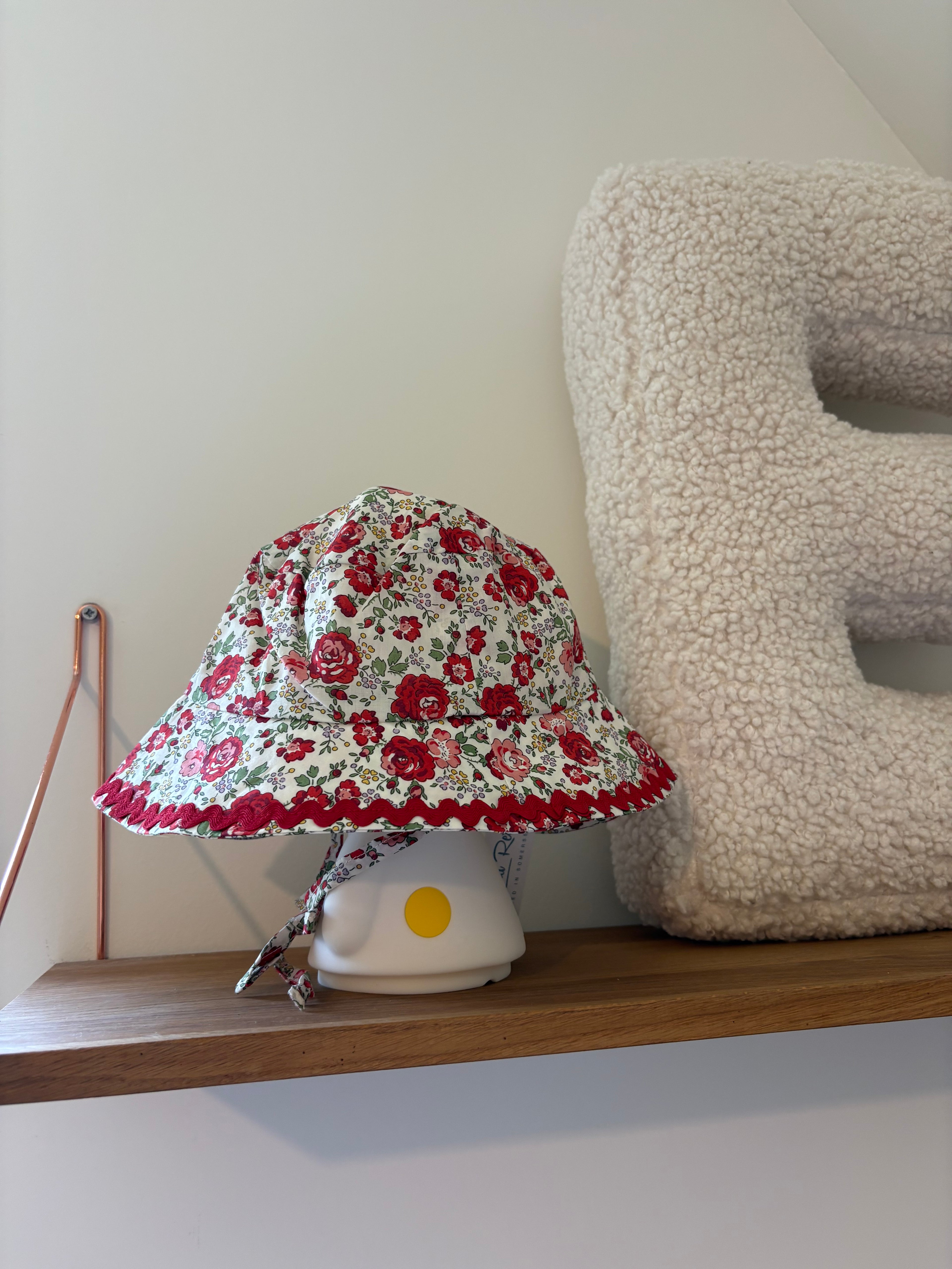 Runaround Retro - zomerhoedje rood - 1/2 Y