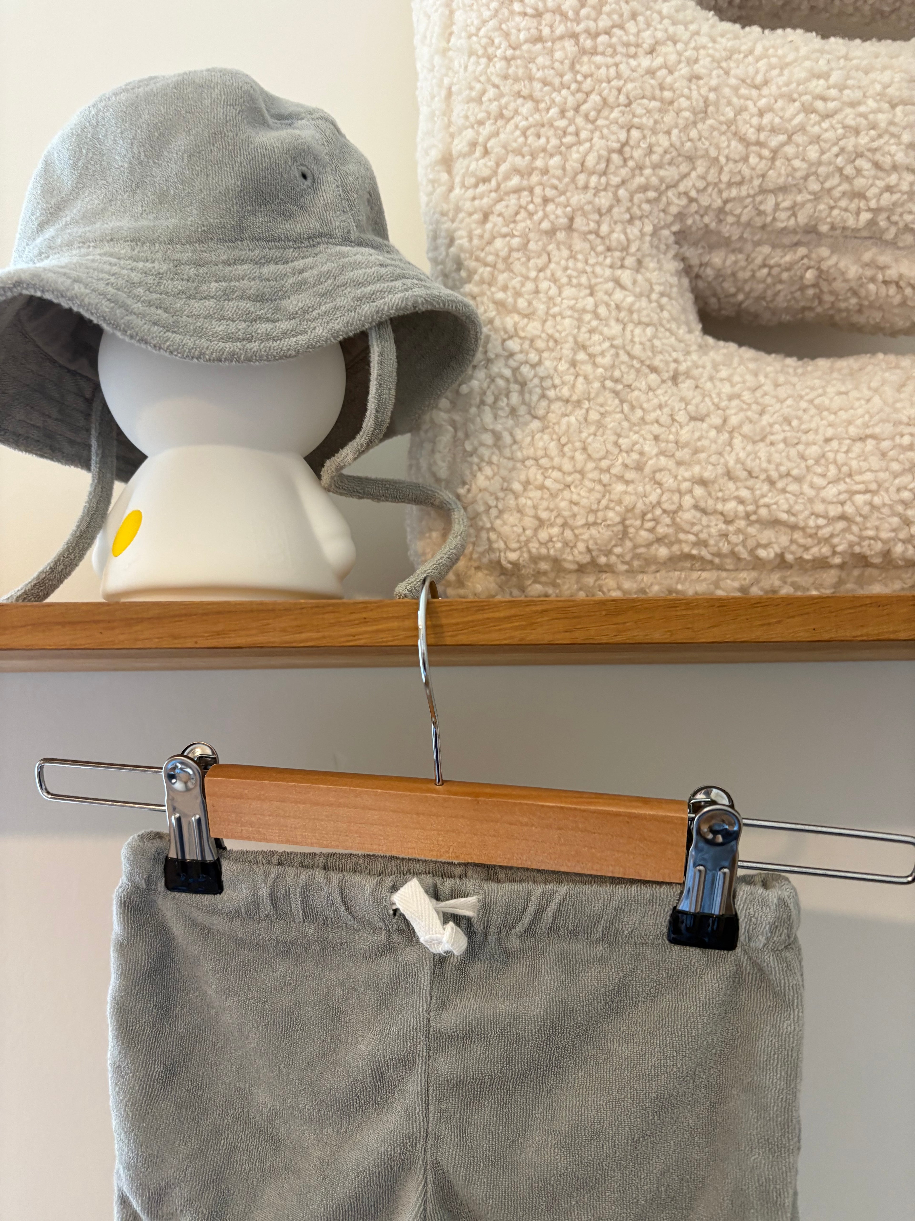 H&M - groen shortje met hoedje - 74