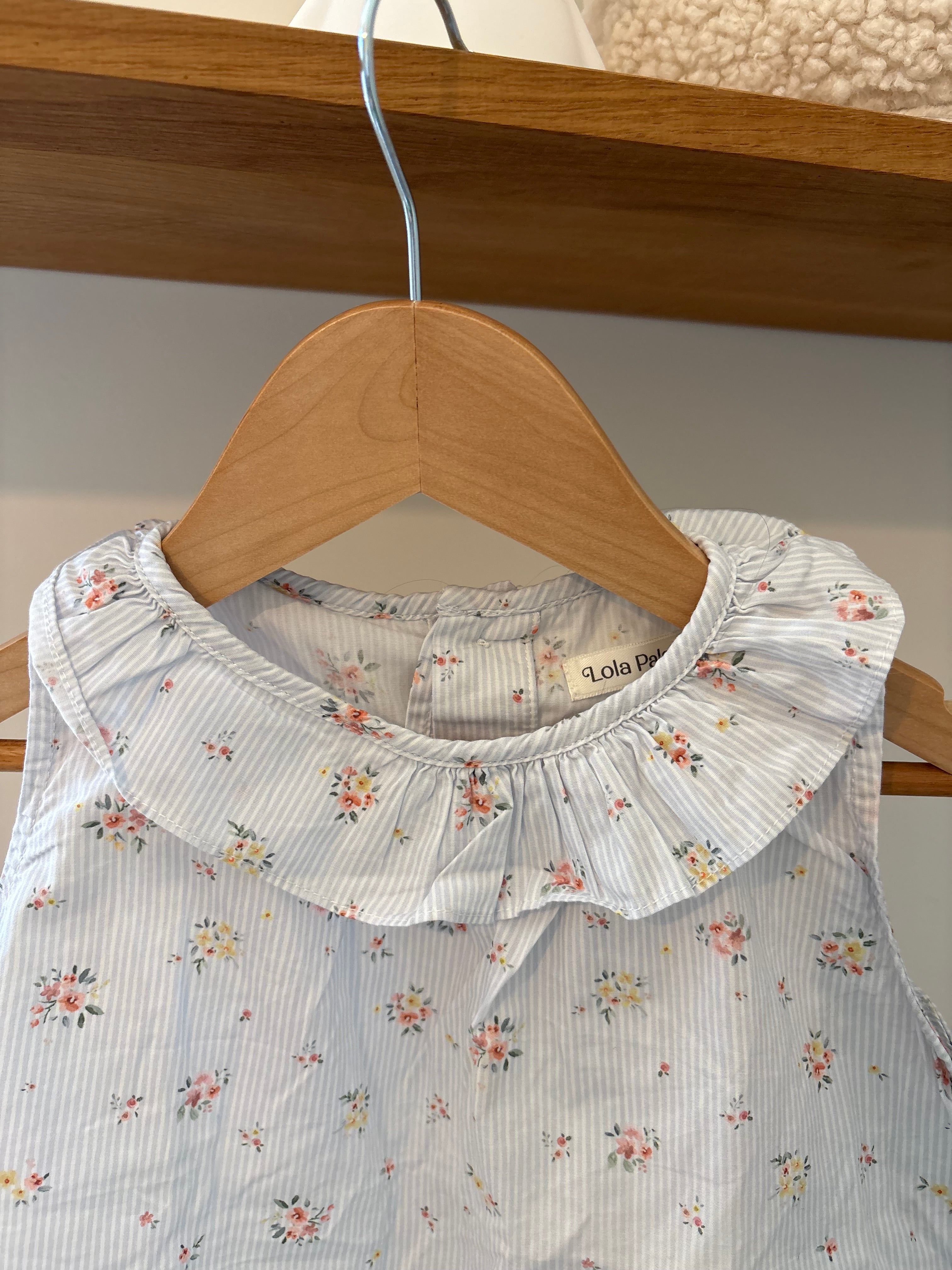 Lola Palacios - blauw blouseje met bloemen - 4Y