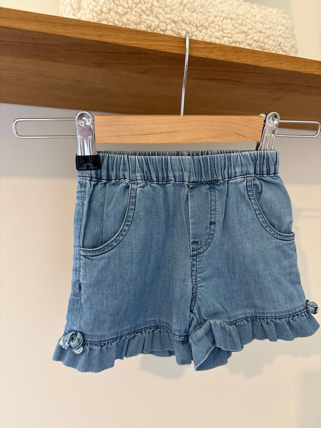 Gymp - blauw denim shortje - 74