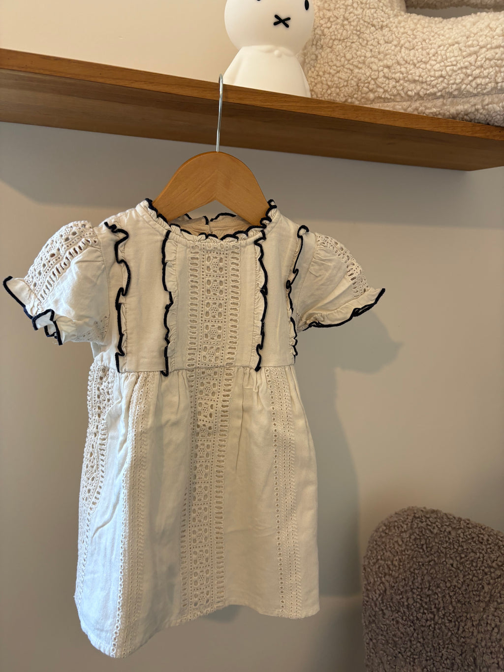 Zara - jurkje wit/blauw met broderie - 2Y