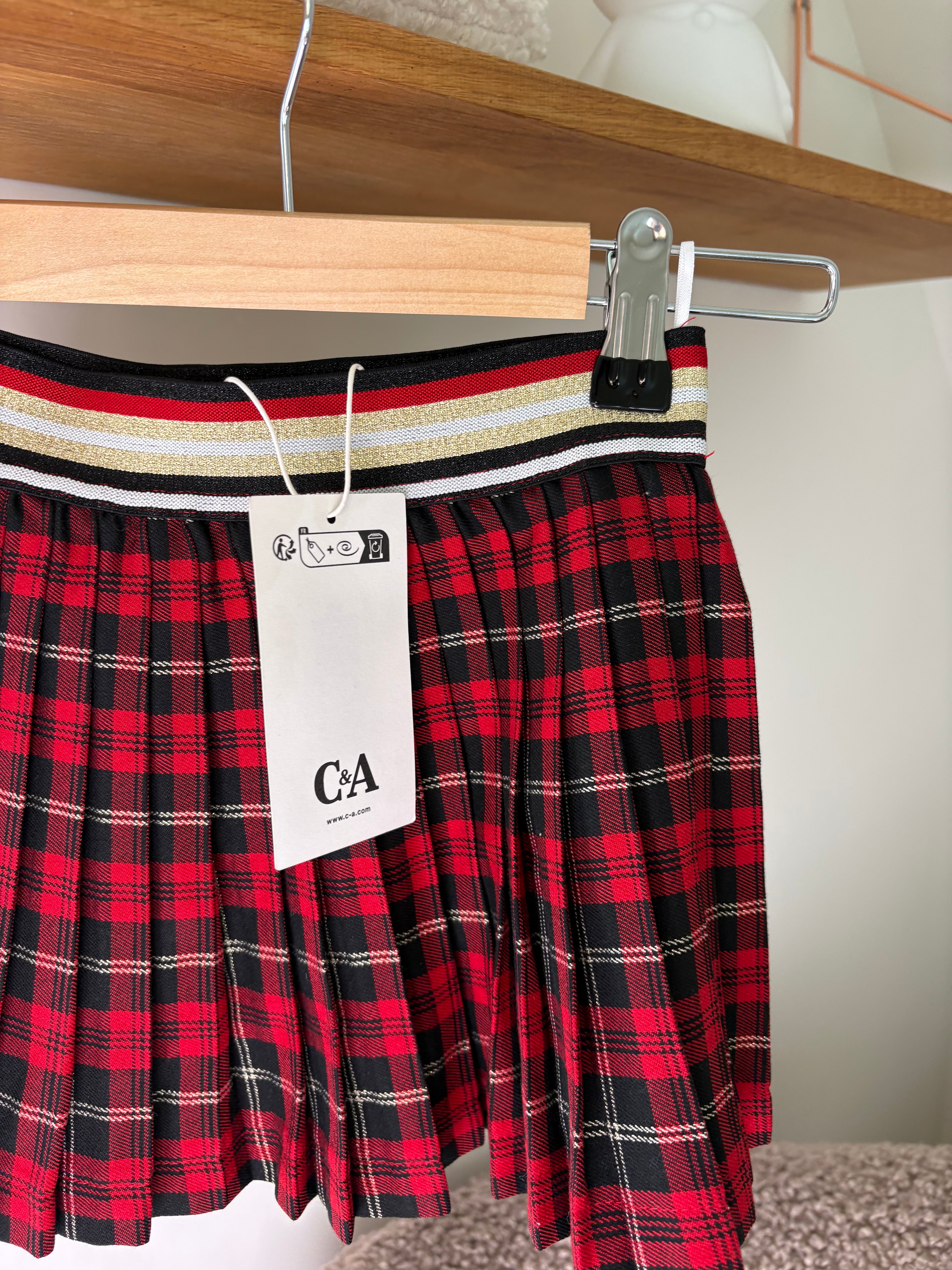 C&A roodzwarte plooirok - 98