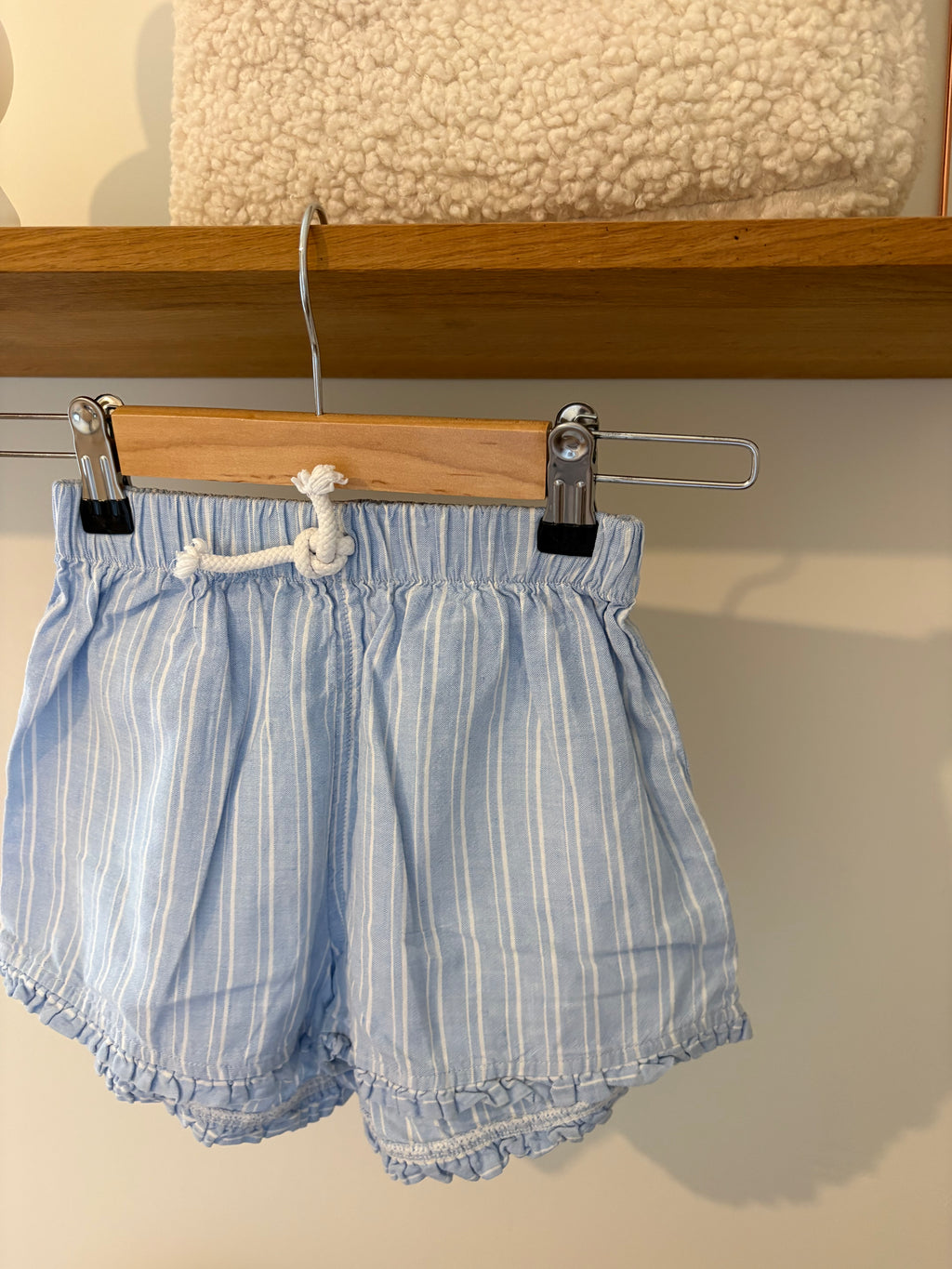 Laranjinha- lichtblauwe short - 3Y