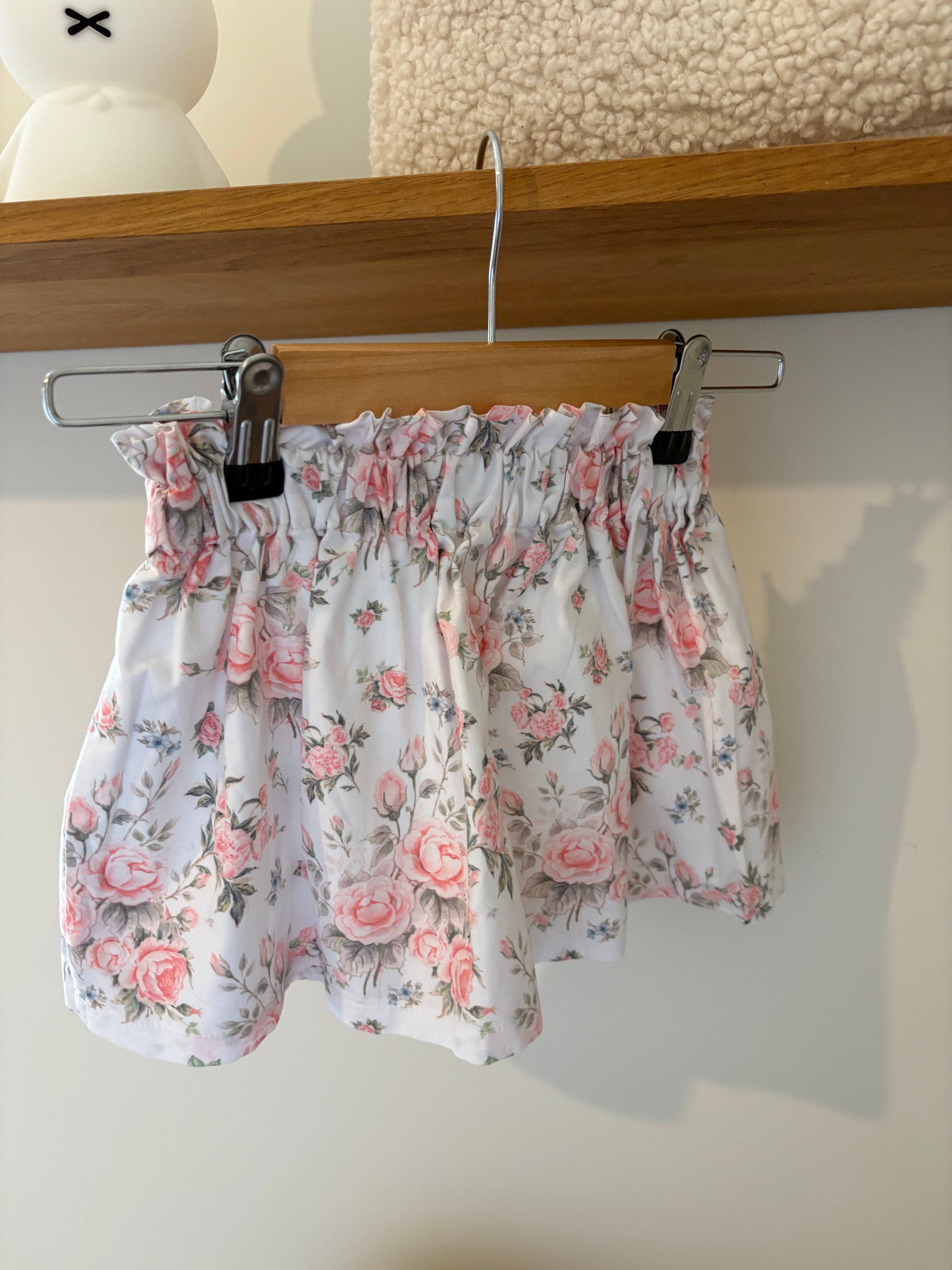 Be Chic - plooirokje met bloemen - 3Y