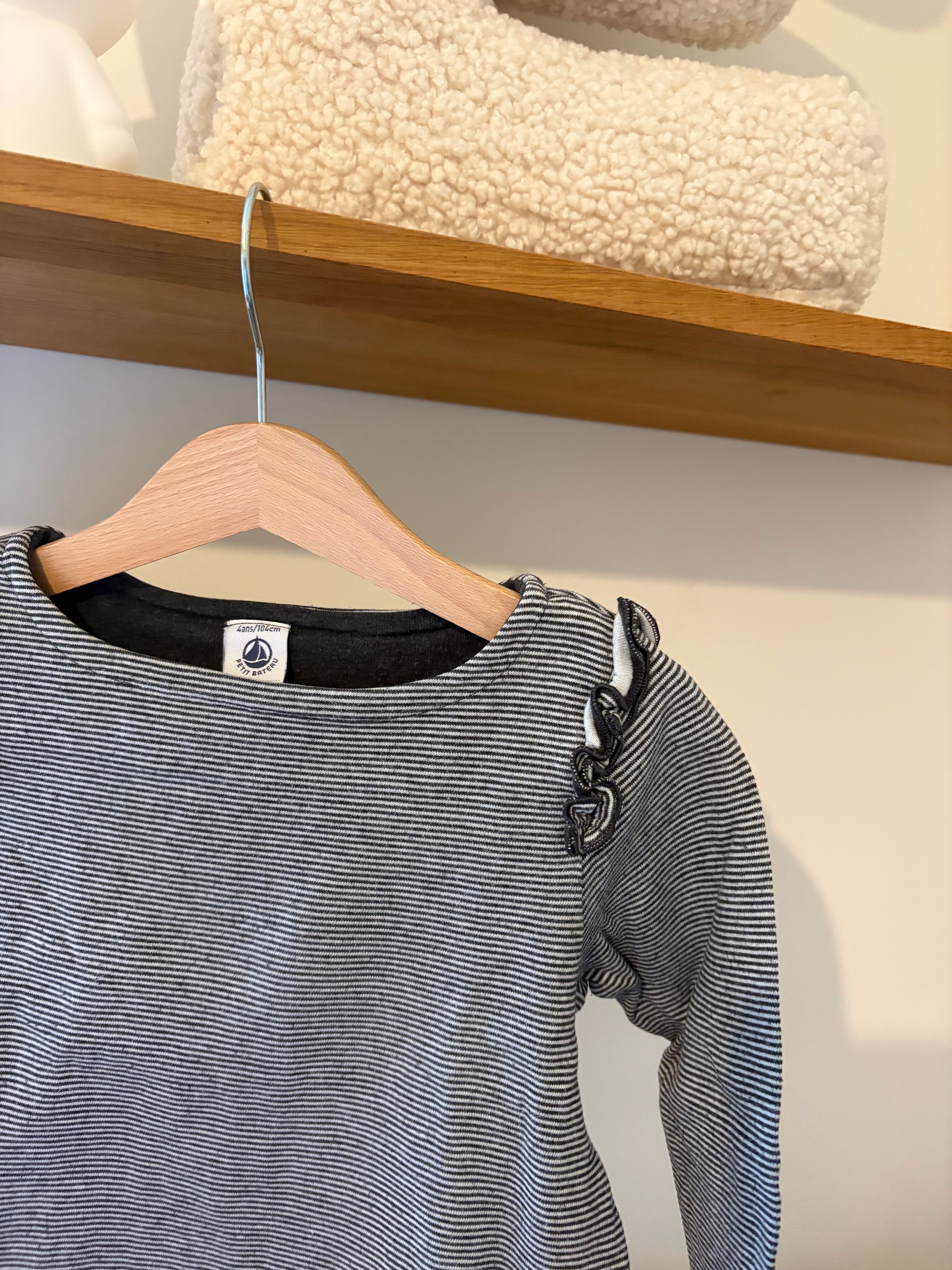 Petit bateau - grijs gestreept truitje - 104