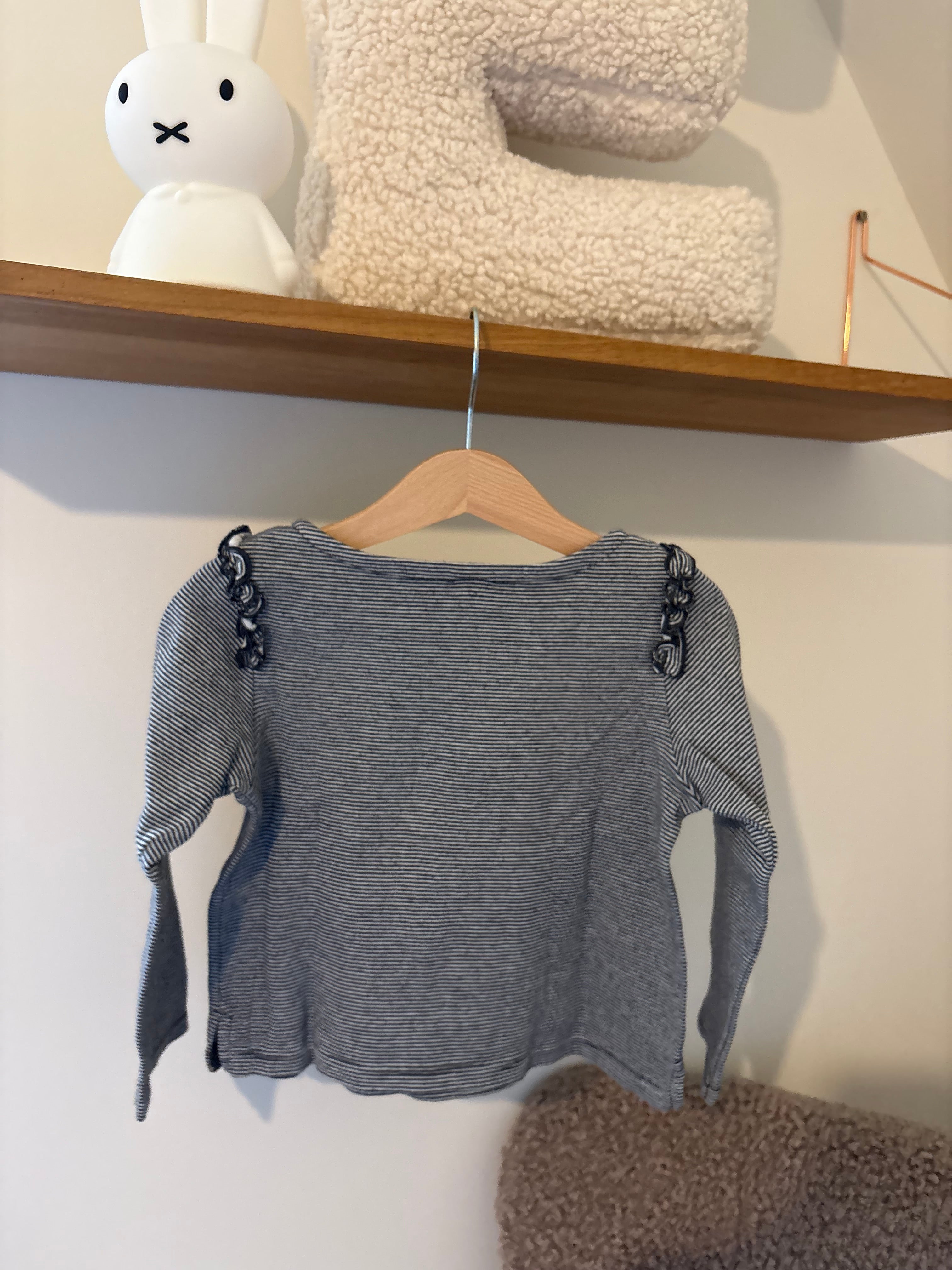 Petit bateau - grijs gestreept truitje - 104